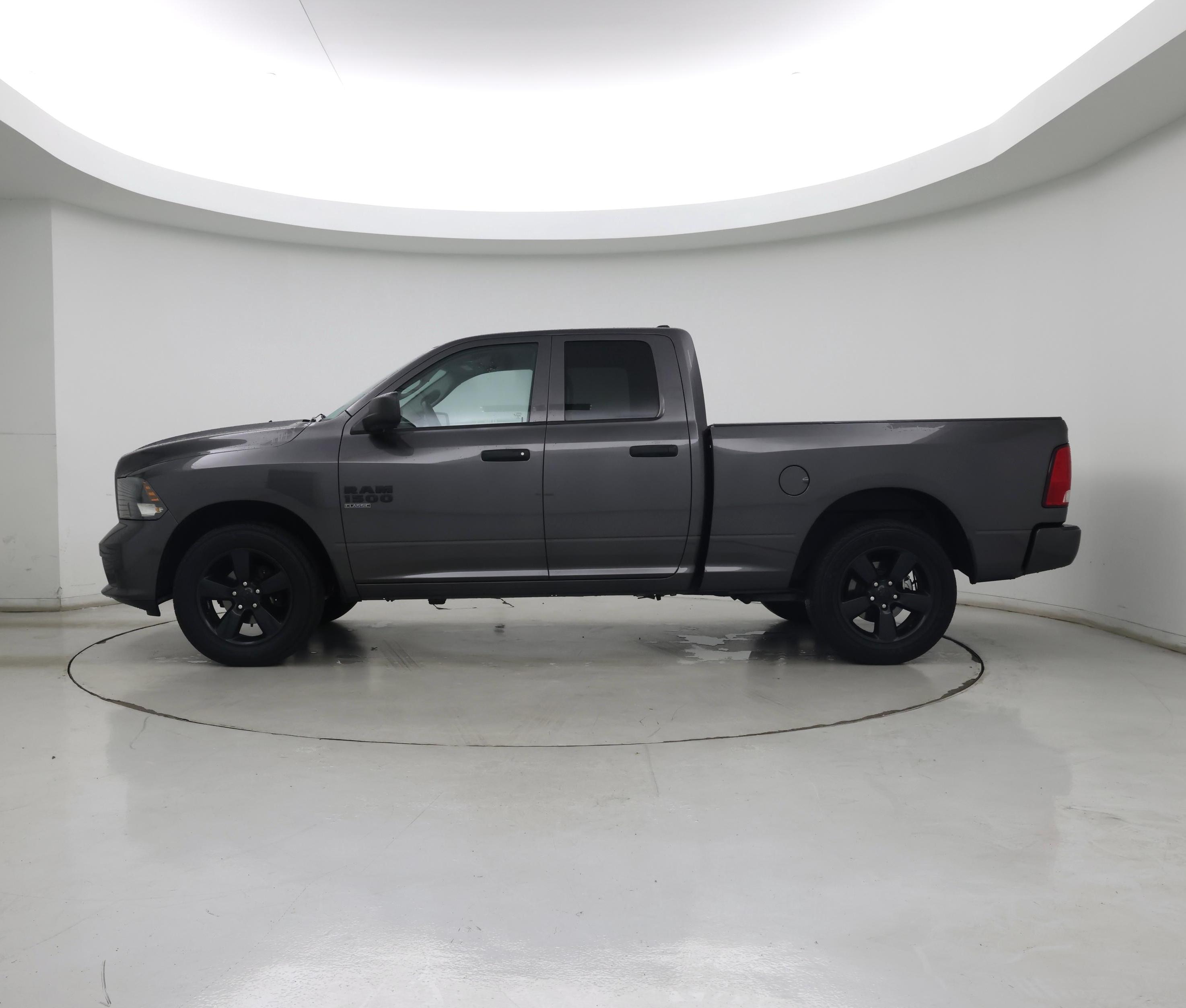 Thumbnail: 2019 RAM 1500 Classic - 3