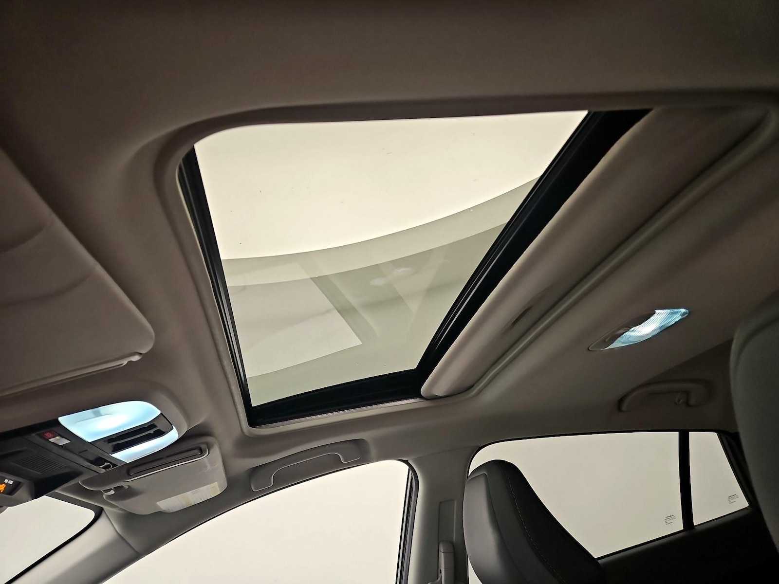 Sunroof(s) & Overhead Airbags