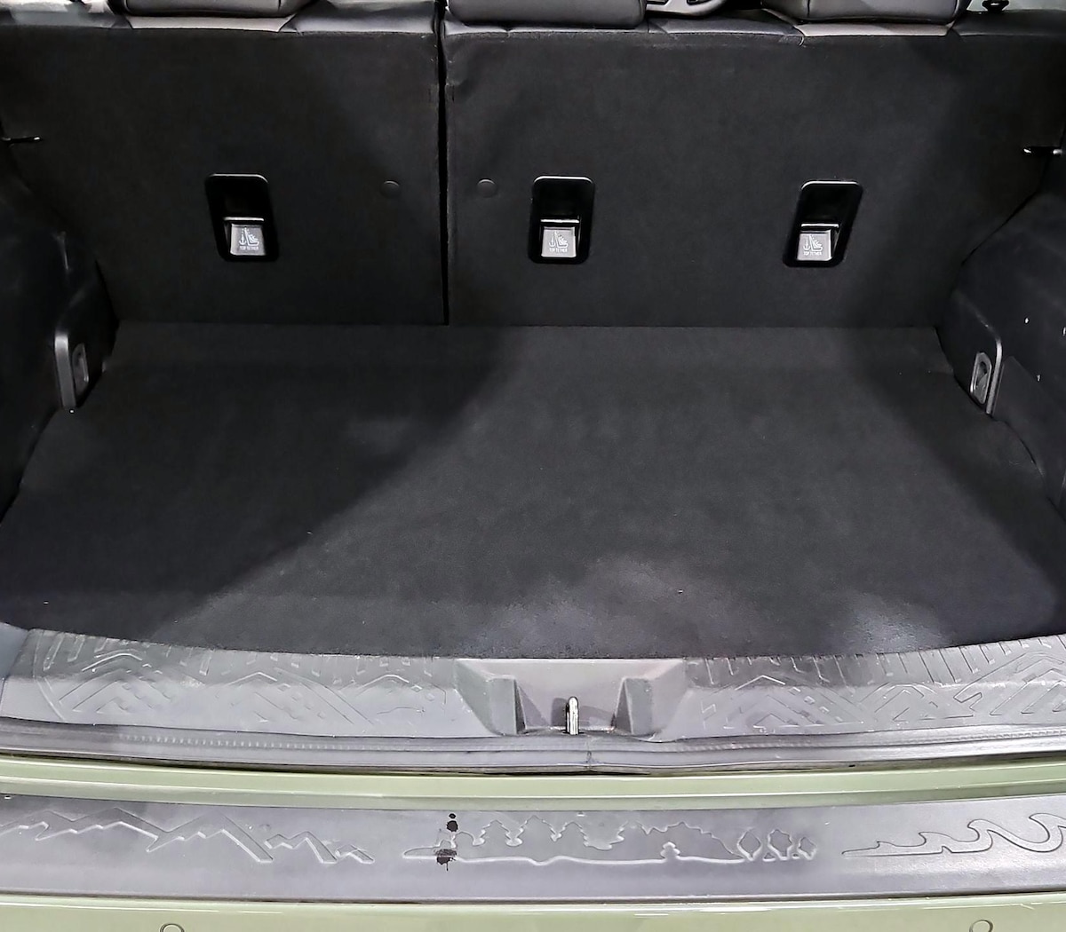 Trunk/Cargo (Seats Up)