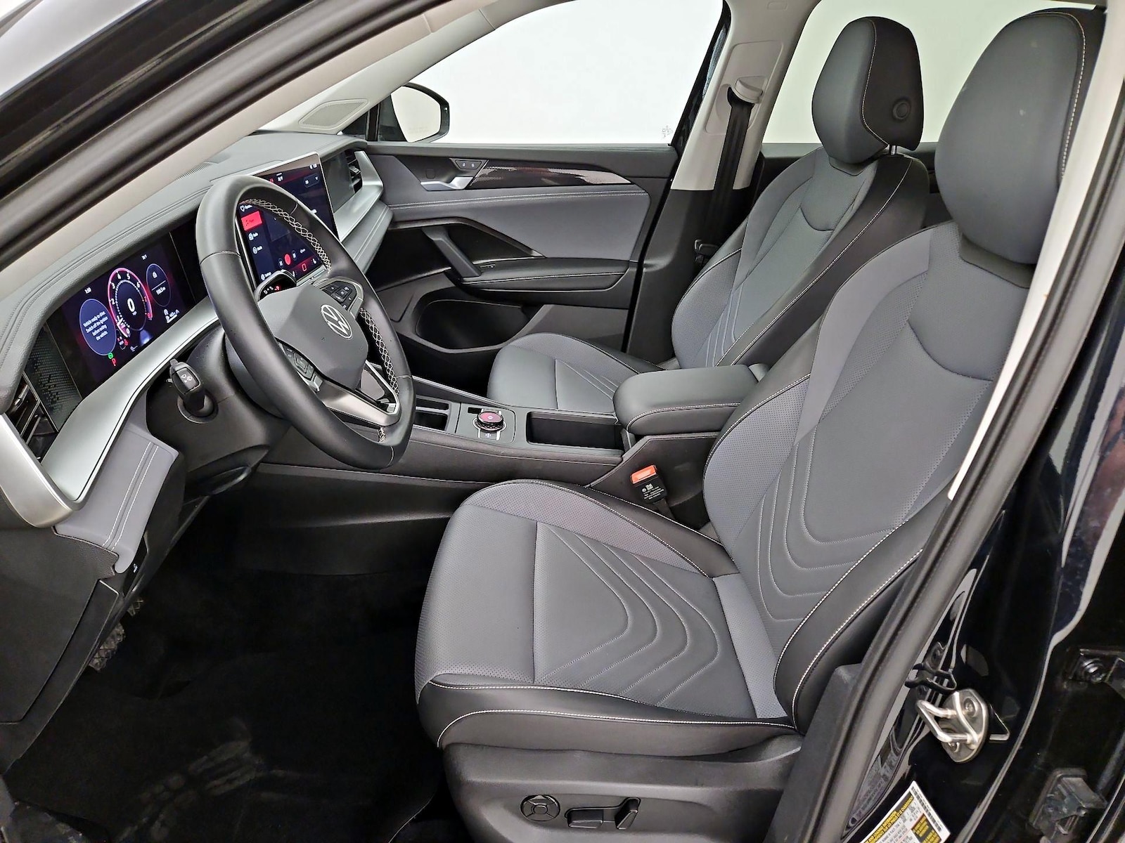 2026 Volkswagen Tiguan SE - Photo 12