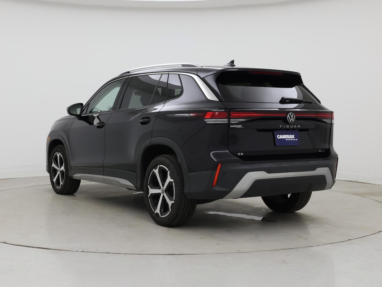 2026 Volkswagen Tiguan SE - Photo 3
