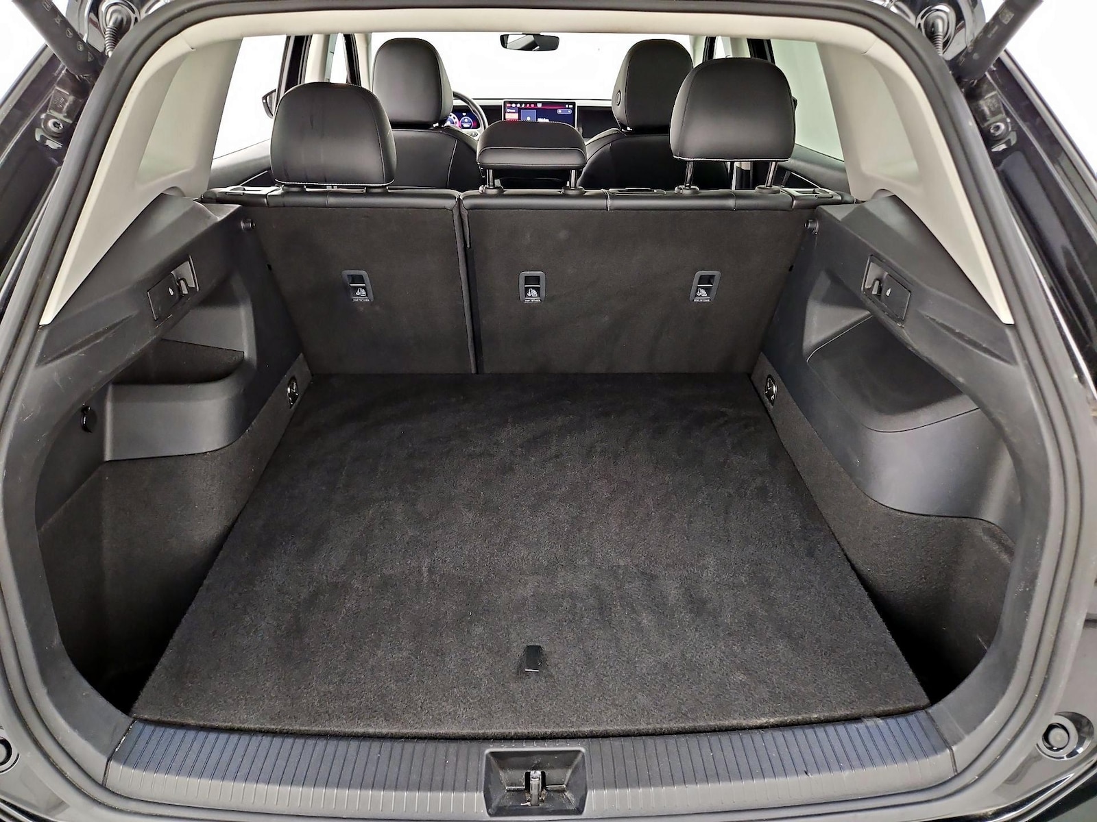 2026 Volkswagen Tiguan SE - Photo 21