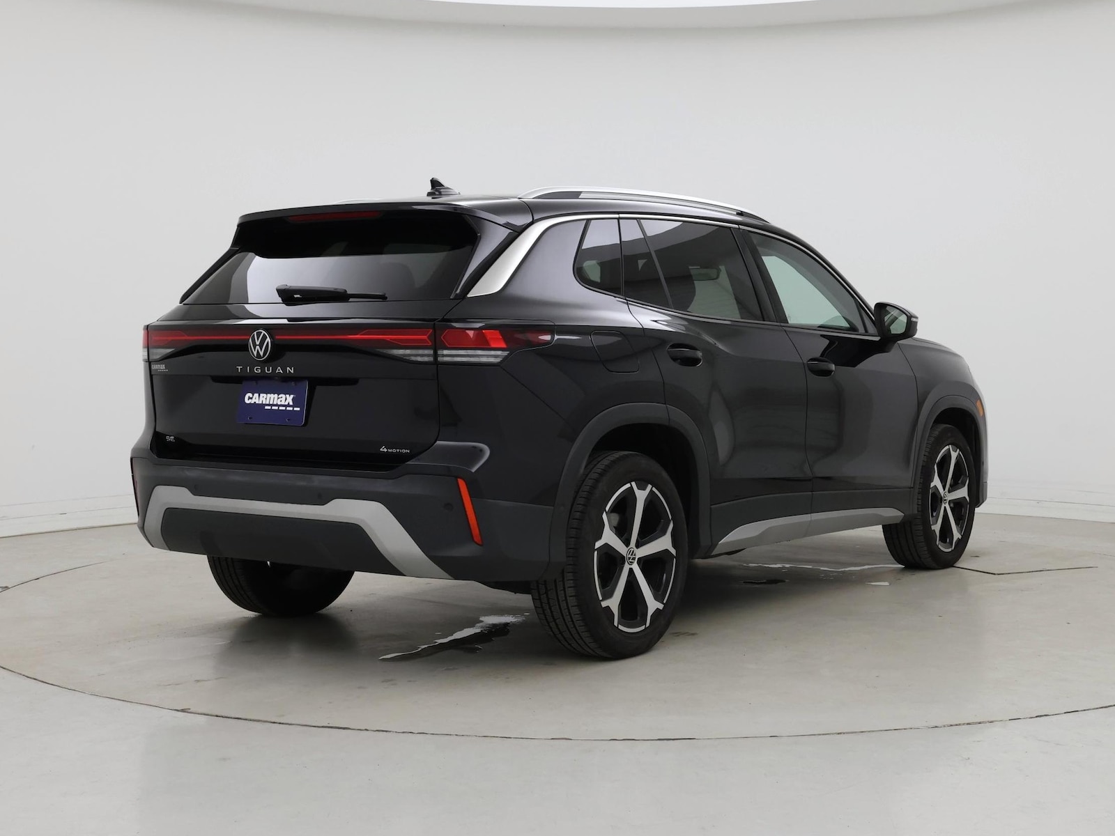 2026 Volkswagen Tiguan SE - Photo 9