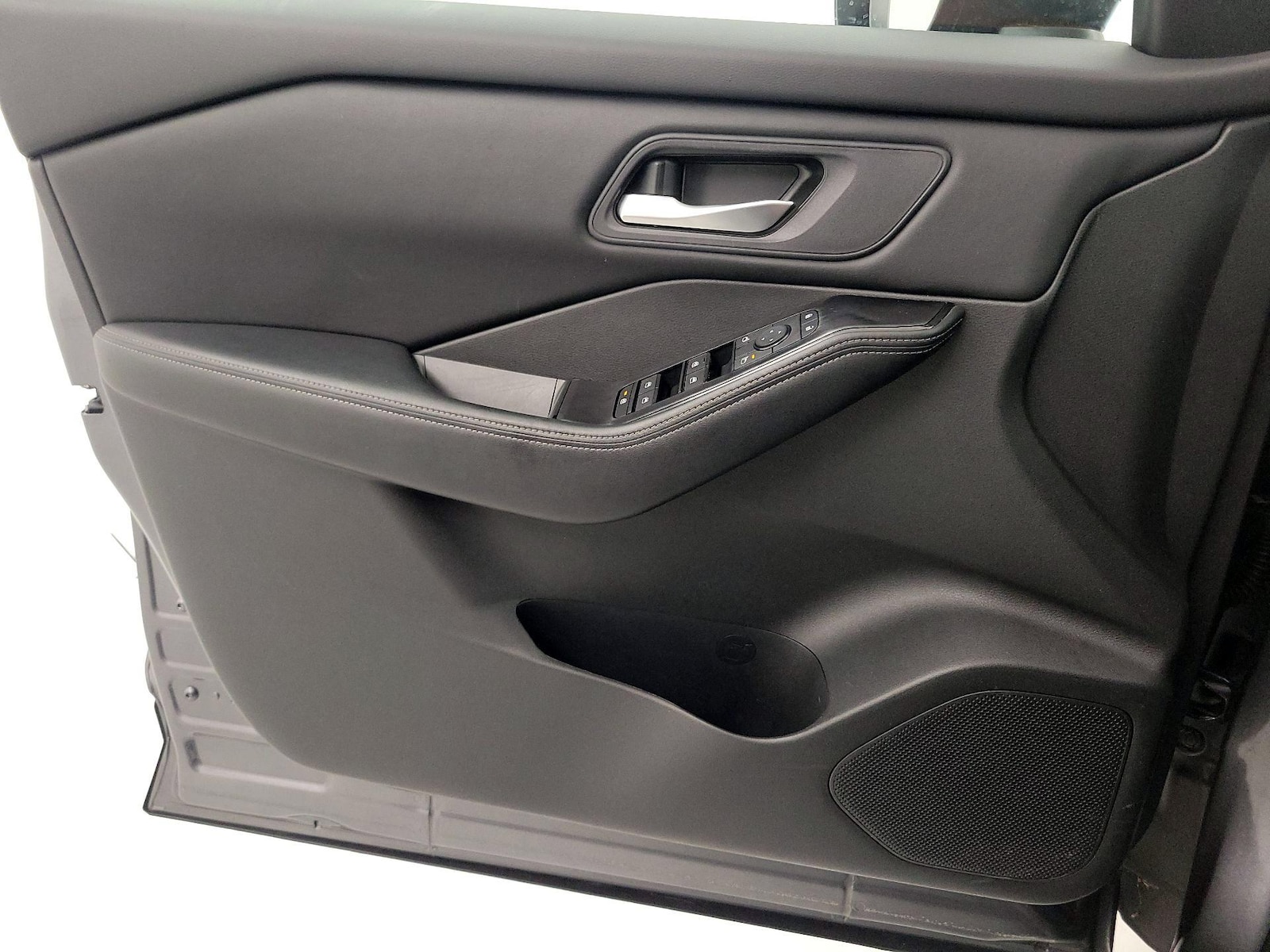 2025 Nissan Rogue SV - Photo 13
