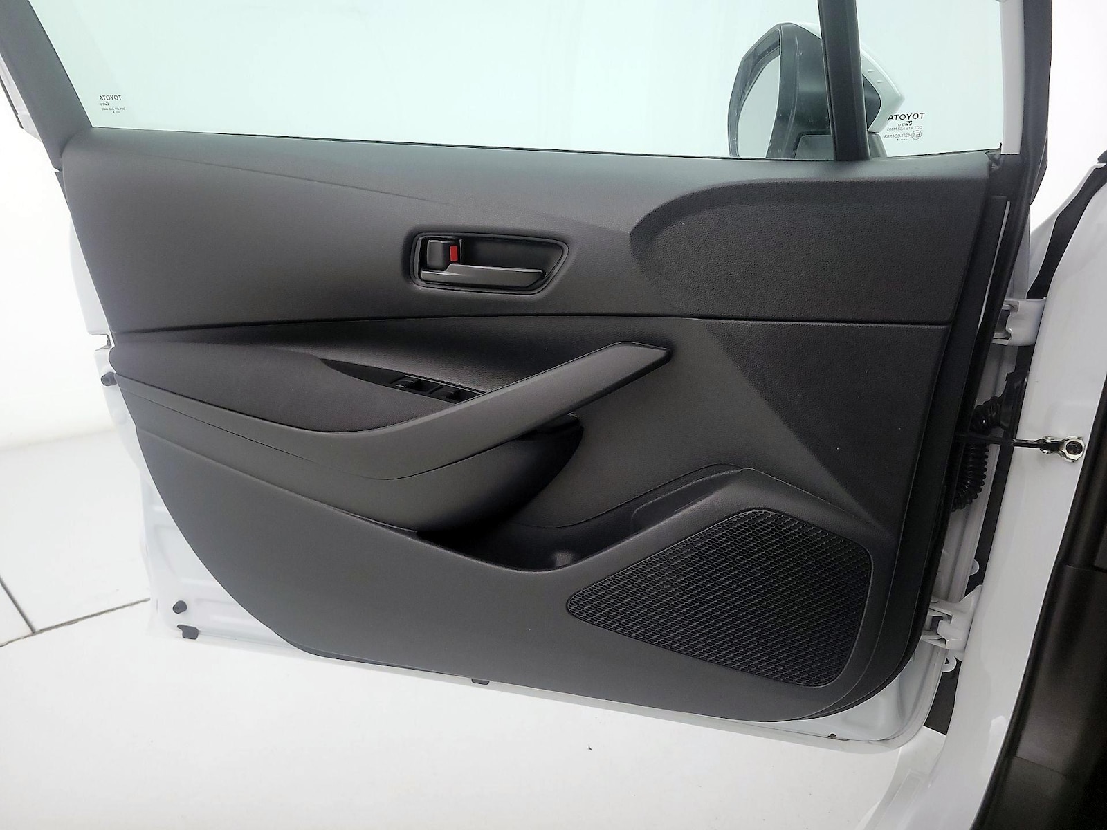 2026 Toyota Corolla LE - Photo 13