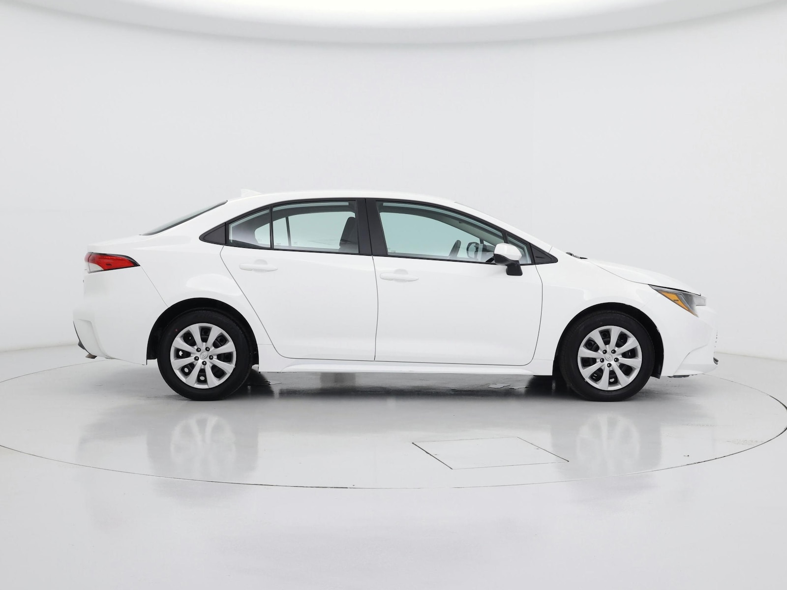 2026 Toyota Corolla LE - Photo 8