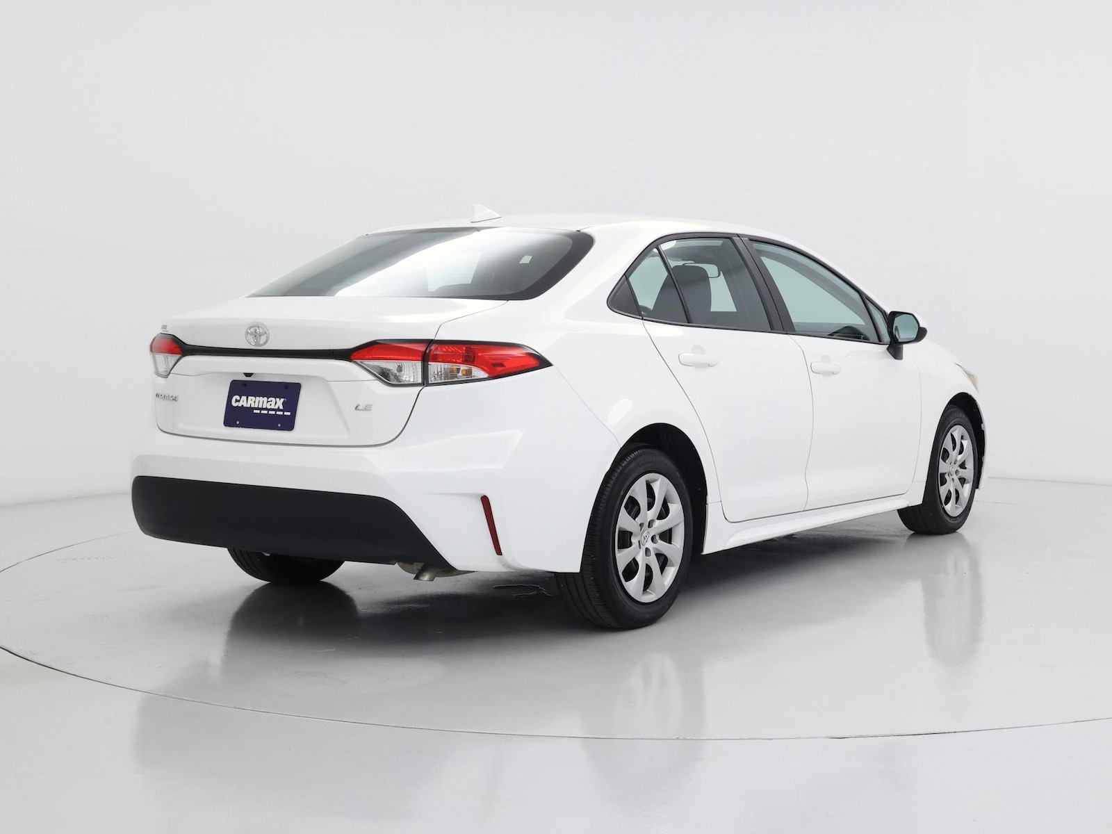 2026 Toyota Corolla LE - Photo 9