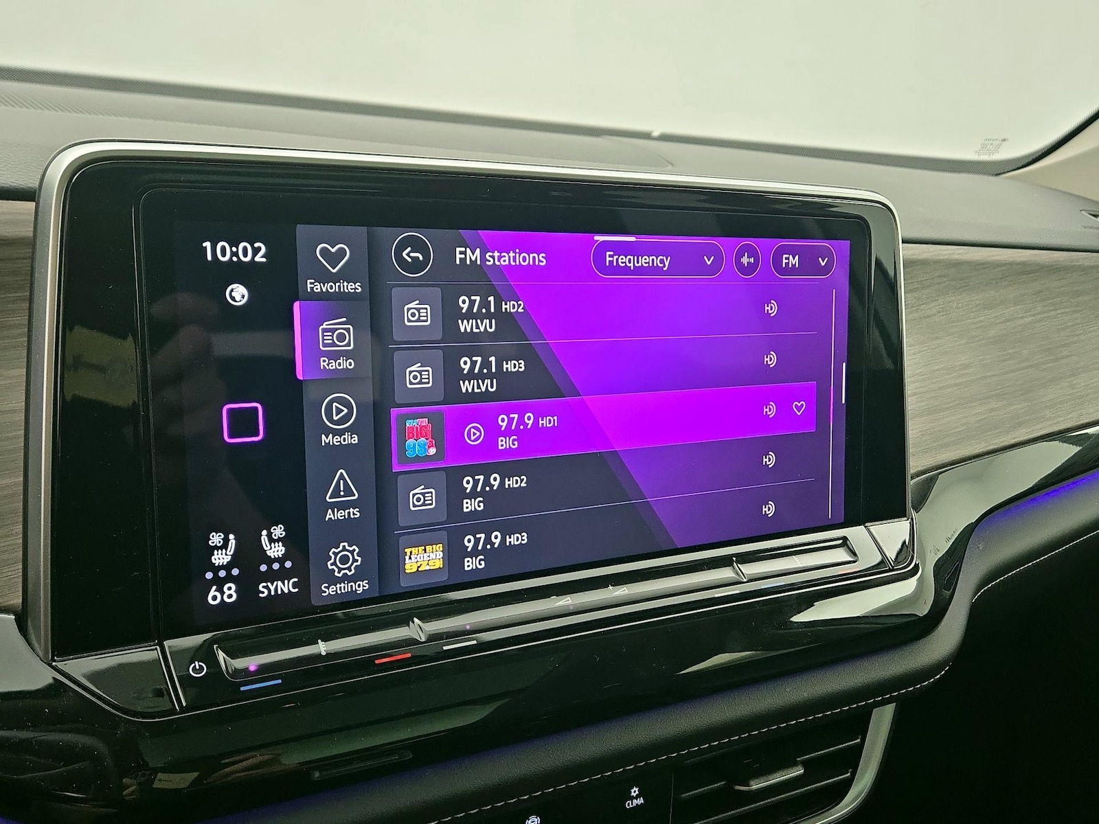 2025 Volkswagen Atlas SEL - Photo 17