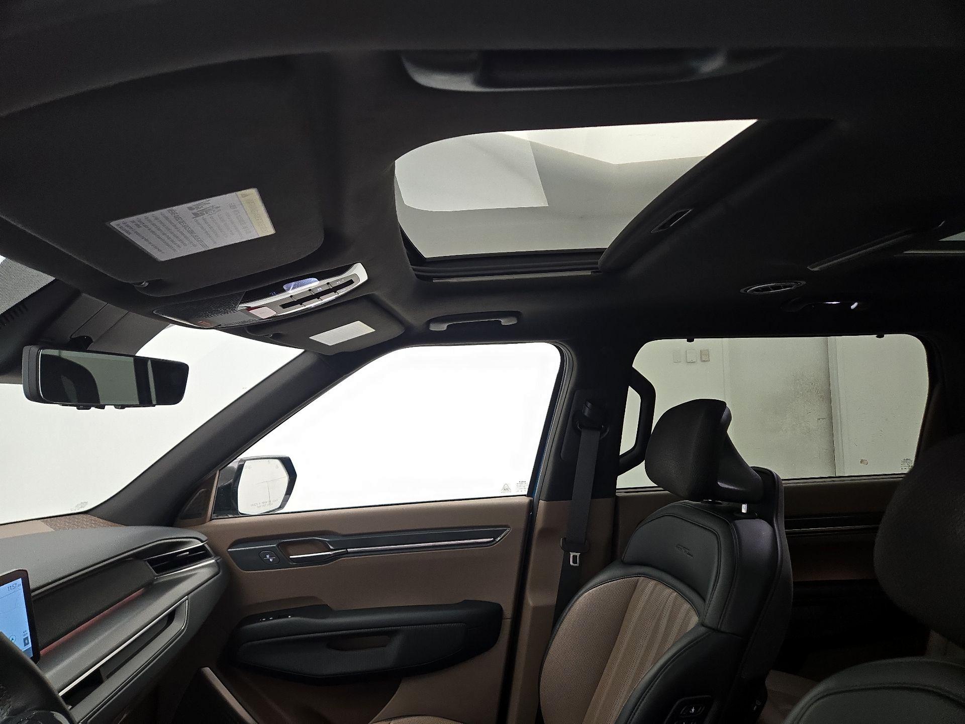 Thumbnail: 2024 Kia EV9 - 20
