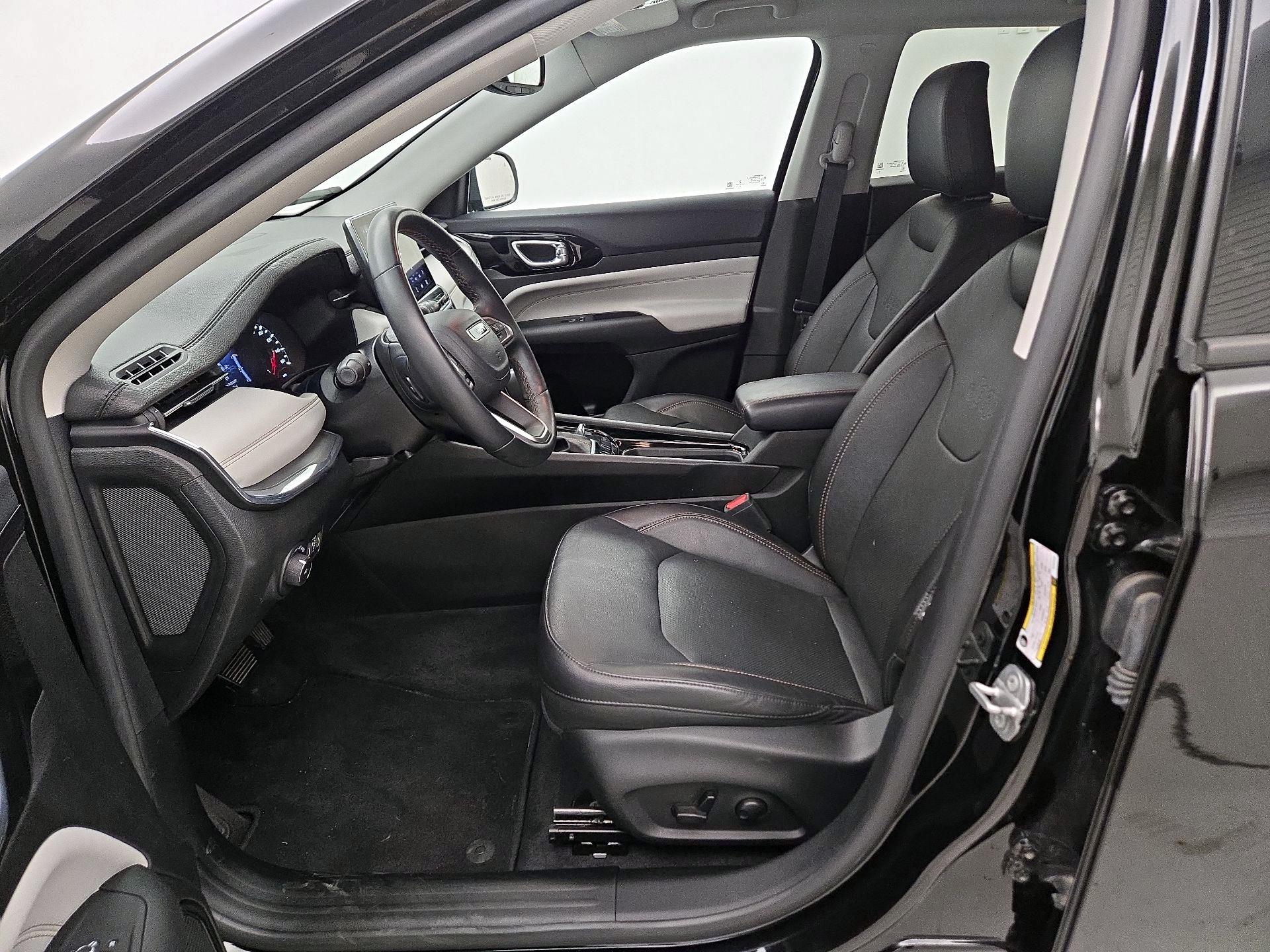 Thumbnail: 2022 Jeep Compass - 11