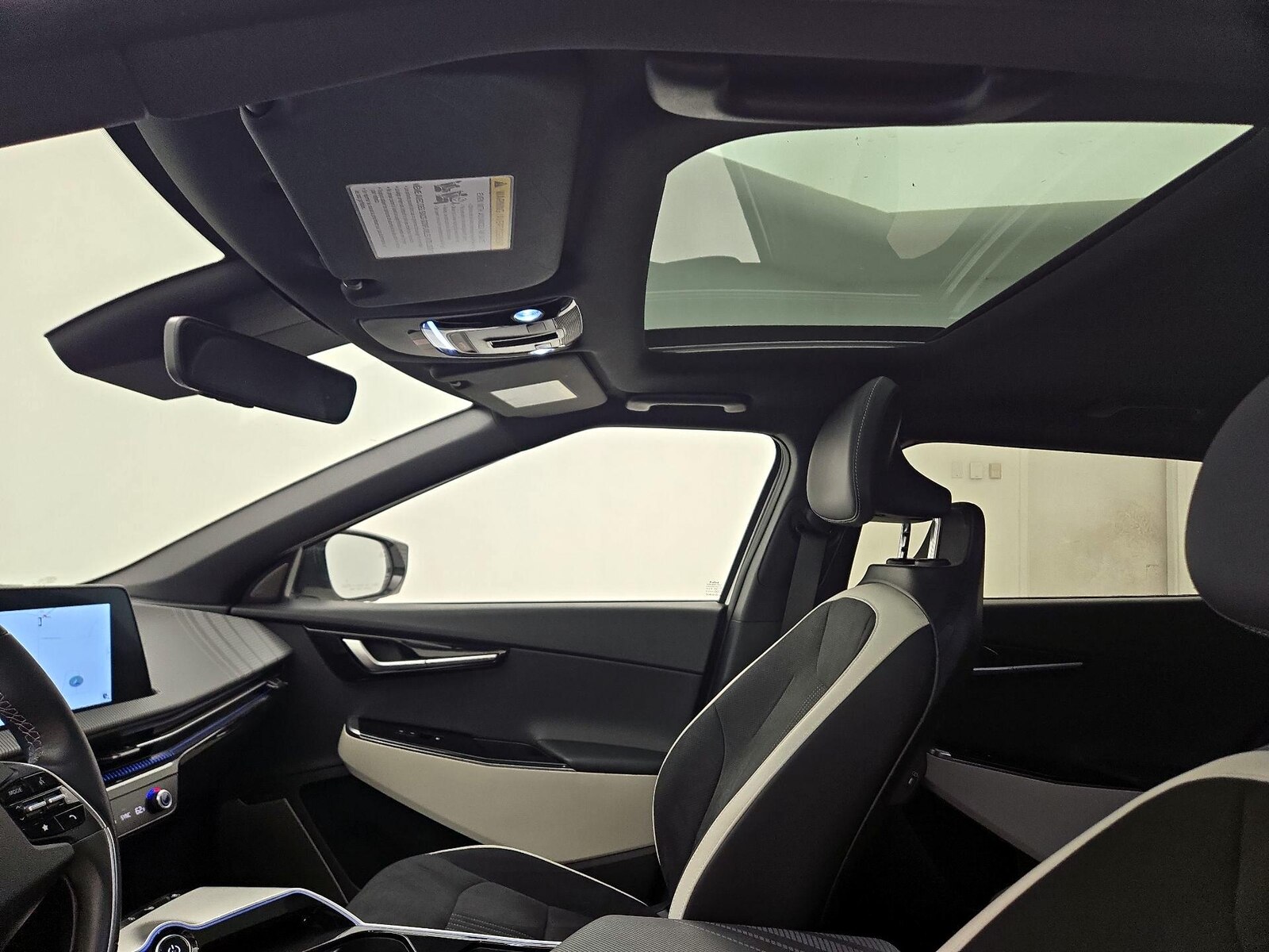 Sunroof(s) & Overhead Airbags