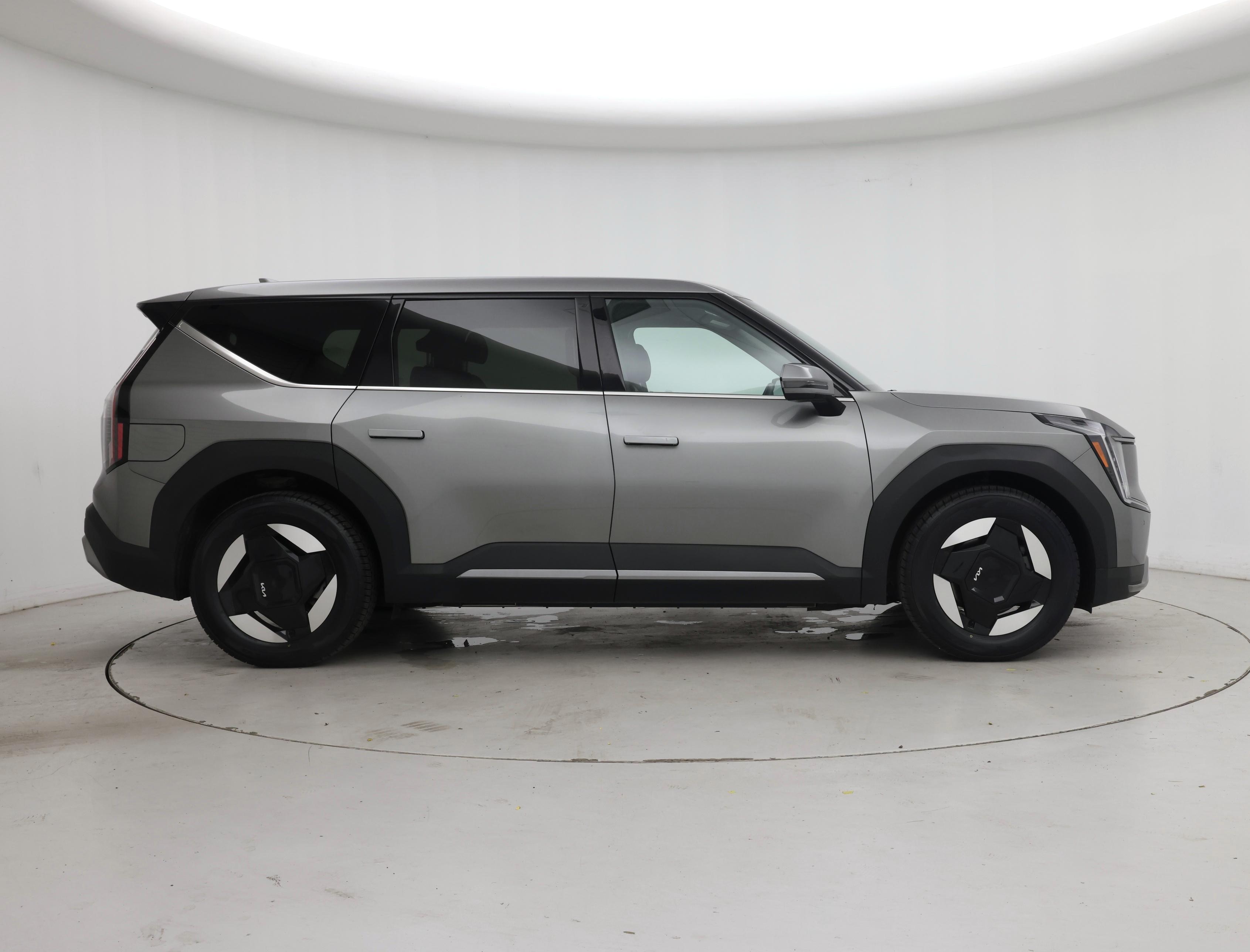 Thumbnail: 2024 Kia EV9 - 7