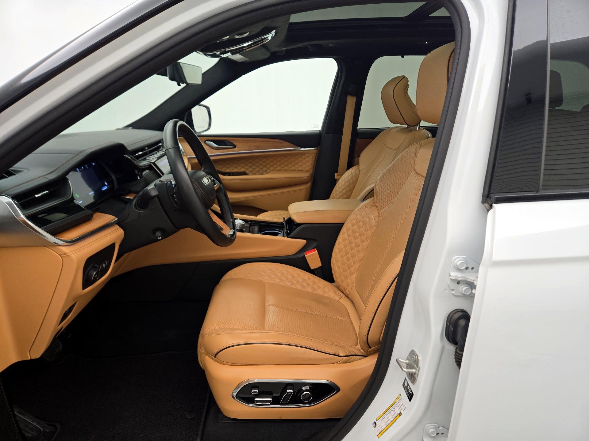 Thumbnail: 2023 Jeep Grand Cherokee - 11