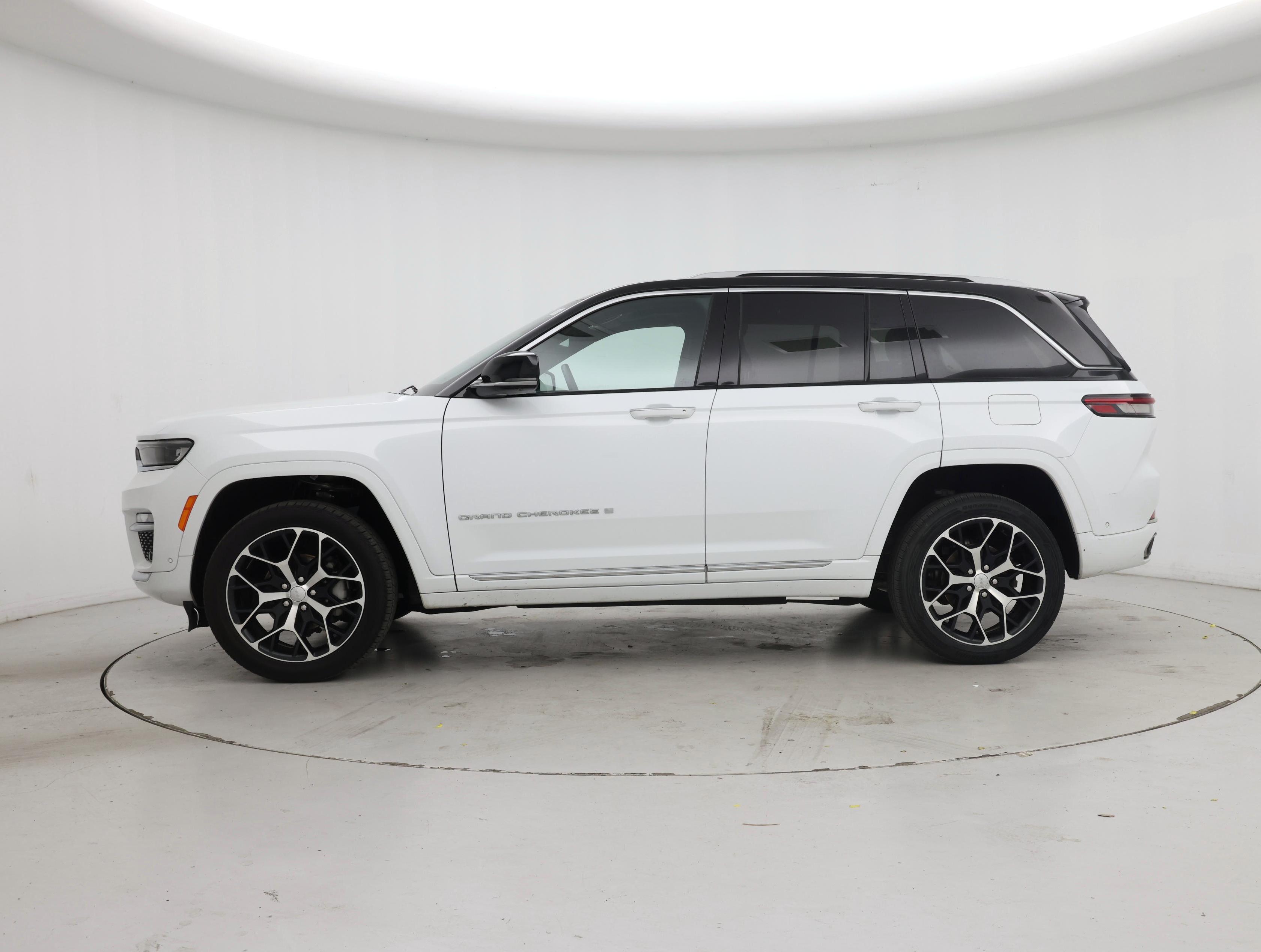 Thumbnail: 2023 Jeep Grand Cherokee - 3