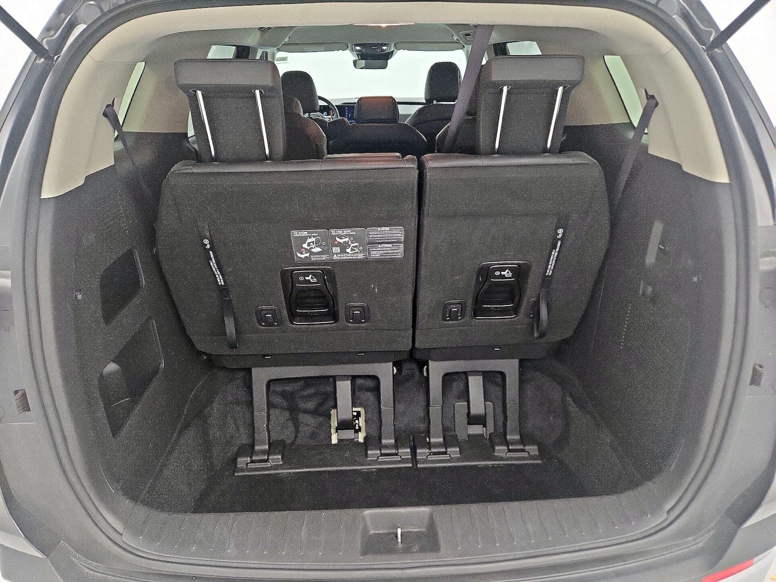 2025 Kia Carnival LXS - Photo 23