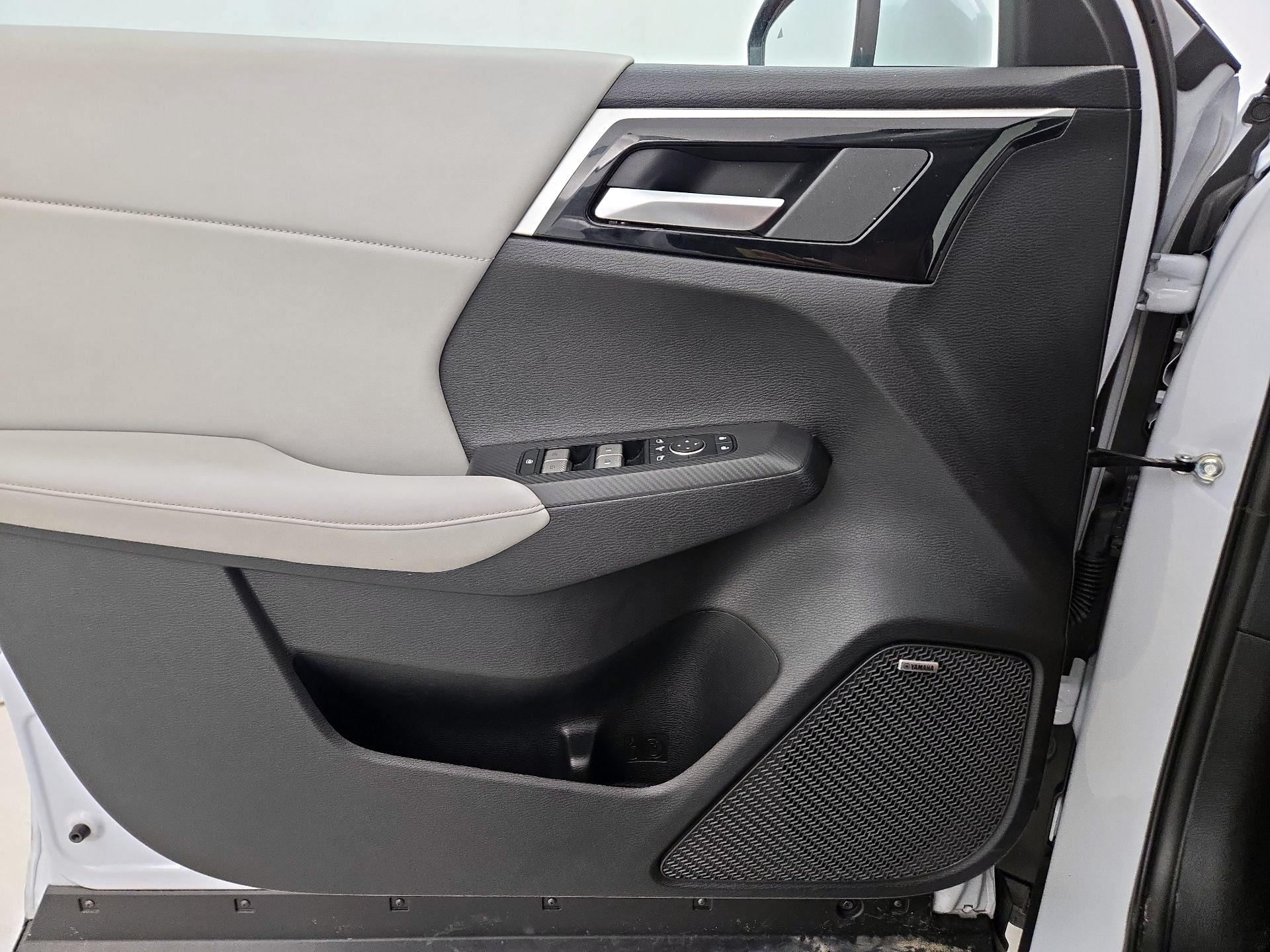 Thumbnail: 2025 Mitsubishi Outlander - 12