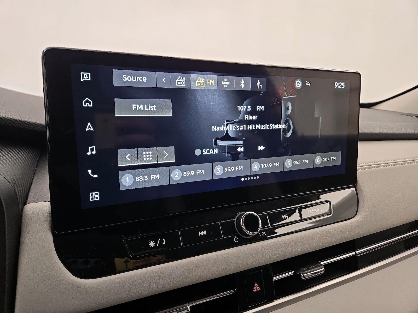 2025 Mitsubishi Outlander SE - Photo 17