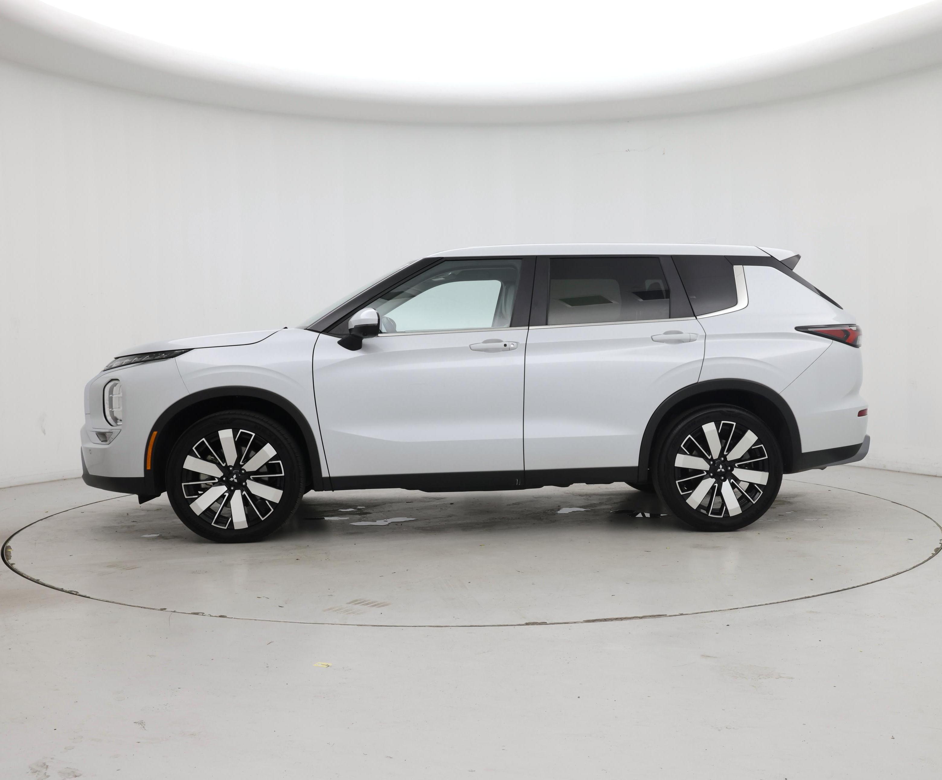 Thumbnail: 2025 Mitsubishi Outlander - 3