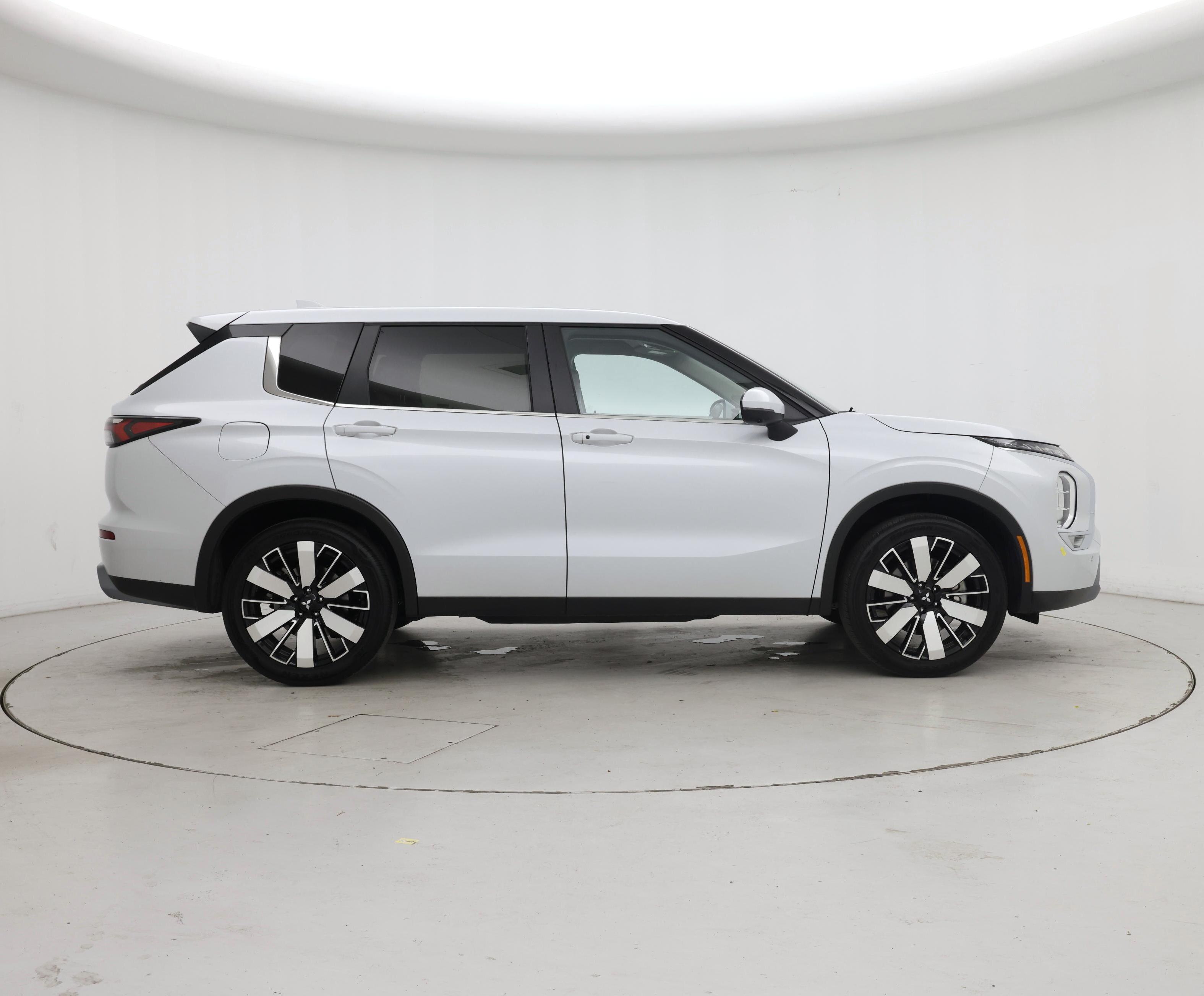 Thumbnail: 2025 Mitsubishi Outlander - 7
