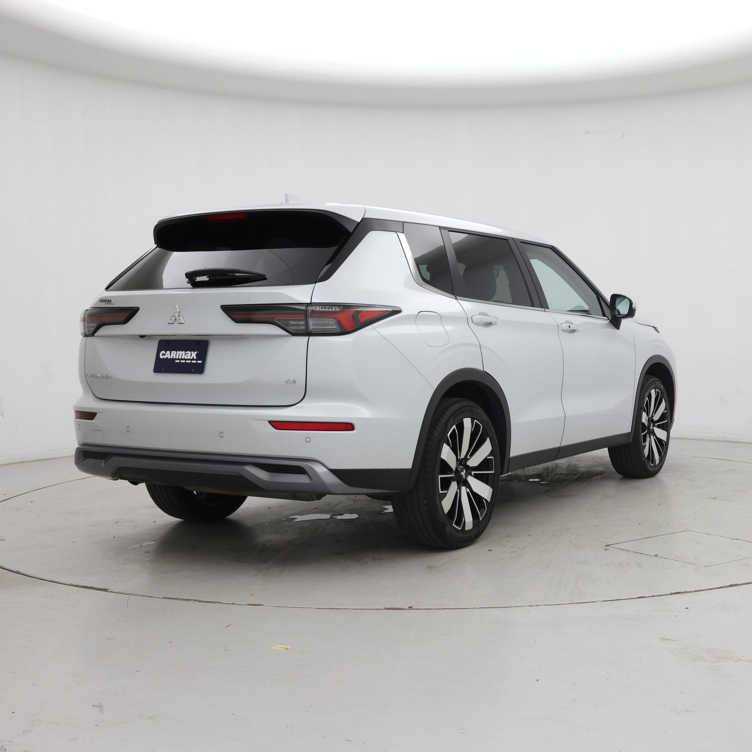 Thumbnail: 2025 Mitsubishi Outlander - 8