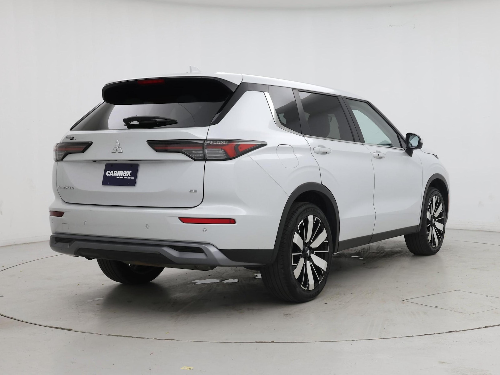 2025 Mitsubishi Outlander SE - Photo 9