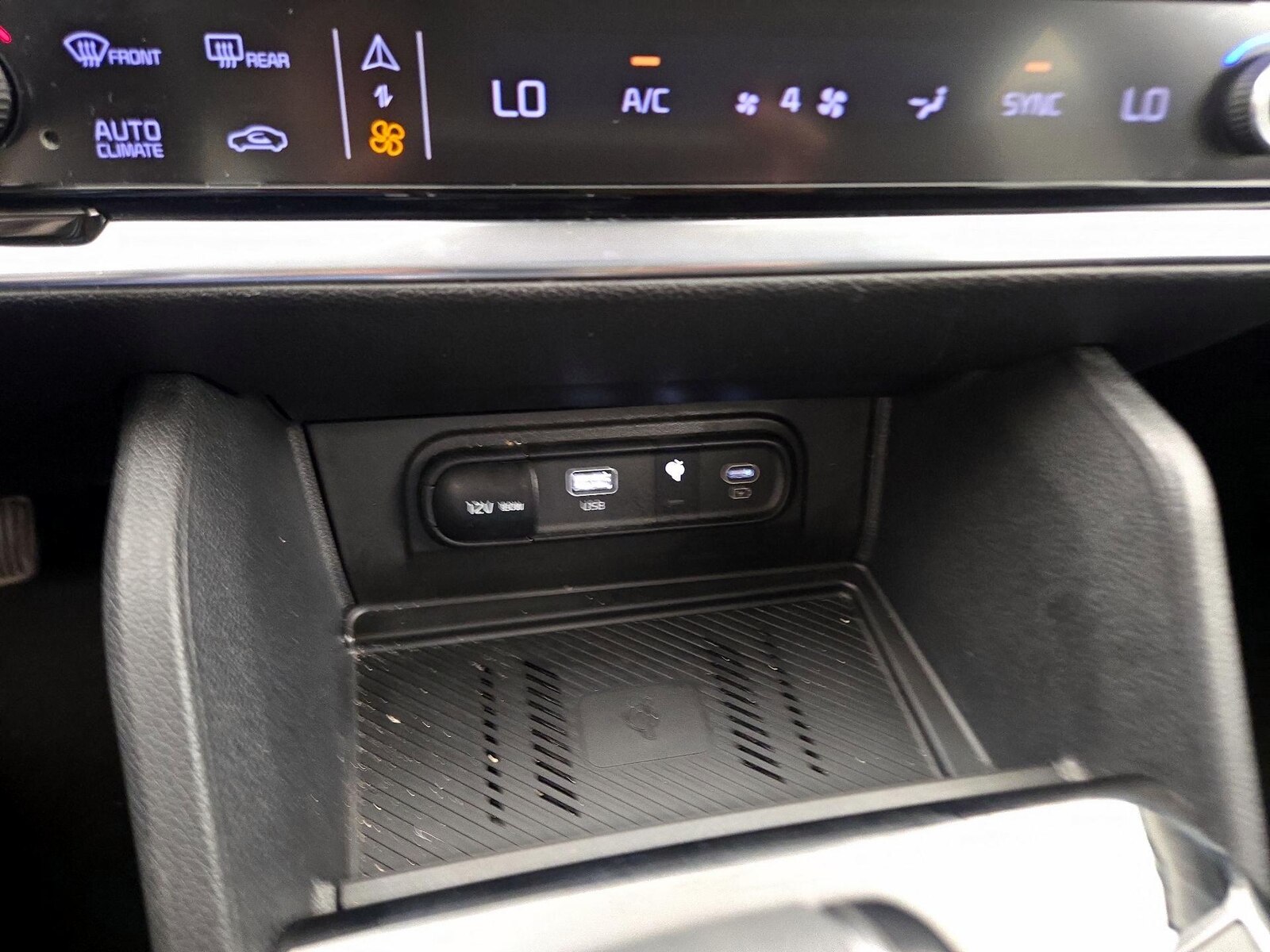 2023 Kia Sportage EX - Photo 11