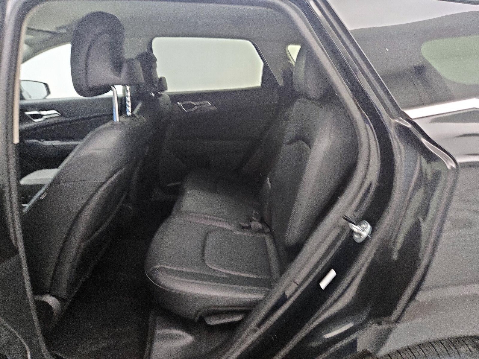 2023 Kia Sportage EX - Photo 12