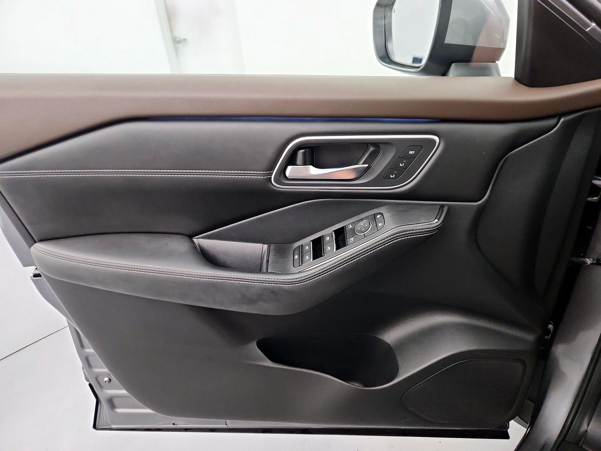 Thumbnail: 2023 Nissan Rogue - 10