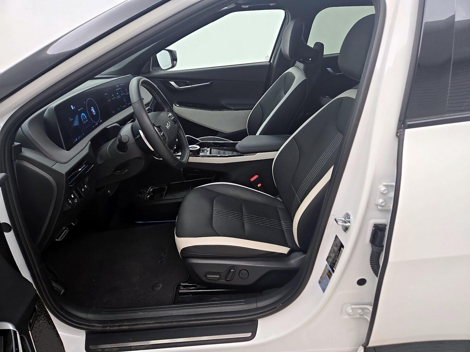 Thumbnail: 2024 Kia EV6 - 11