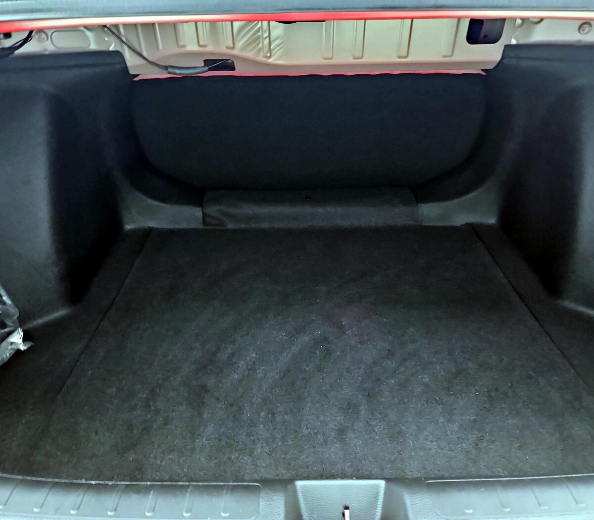 Trunk/Cargo (Seats Up)