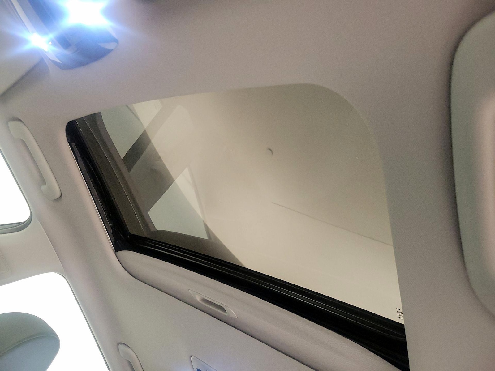 Sunroof(s) & Overhead Airbags
