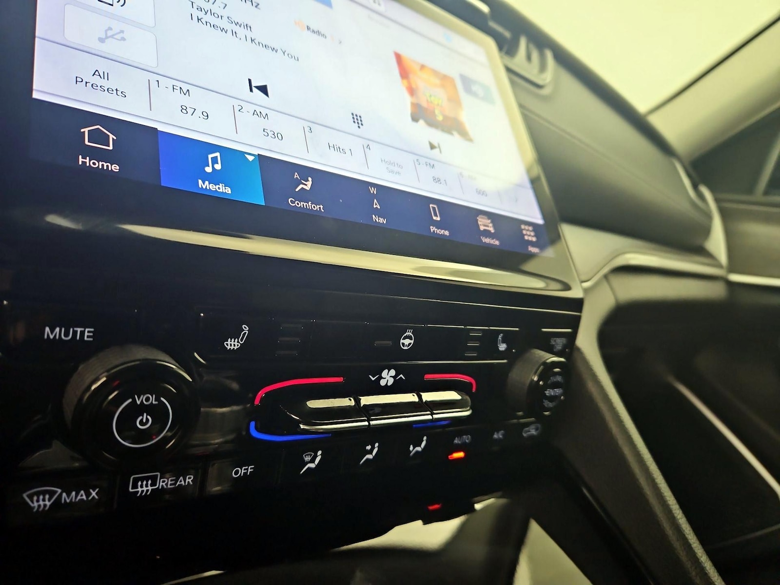 2023 Jeep Grand Cherokee Limited - Photo 17