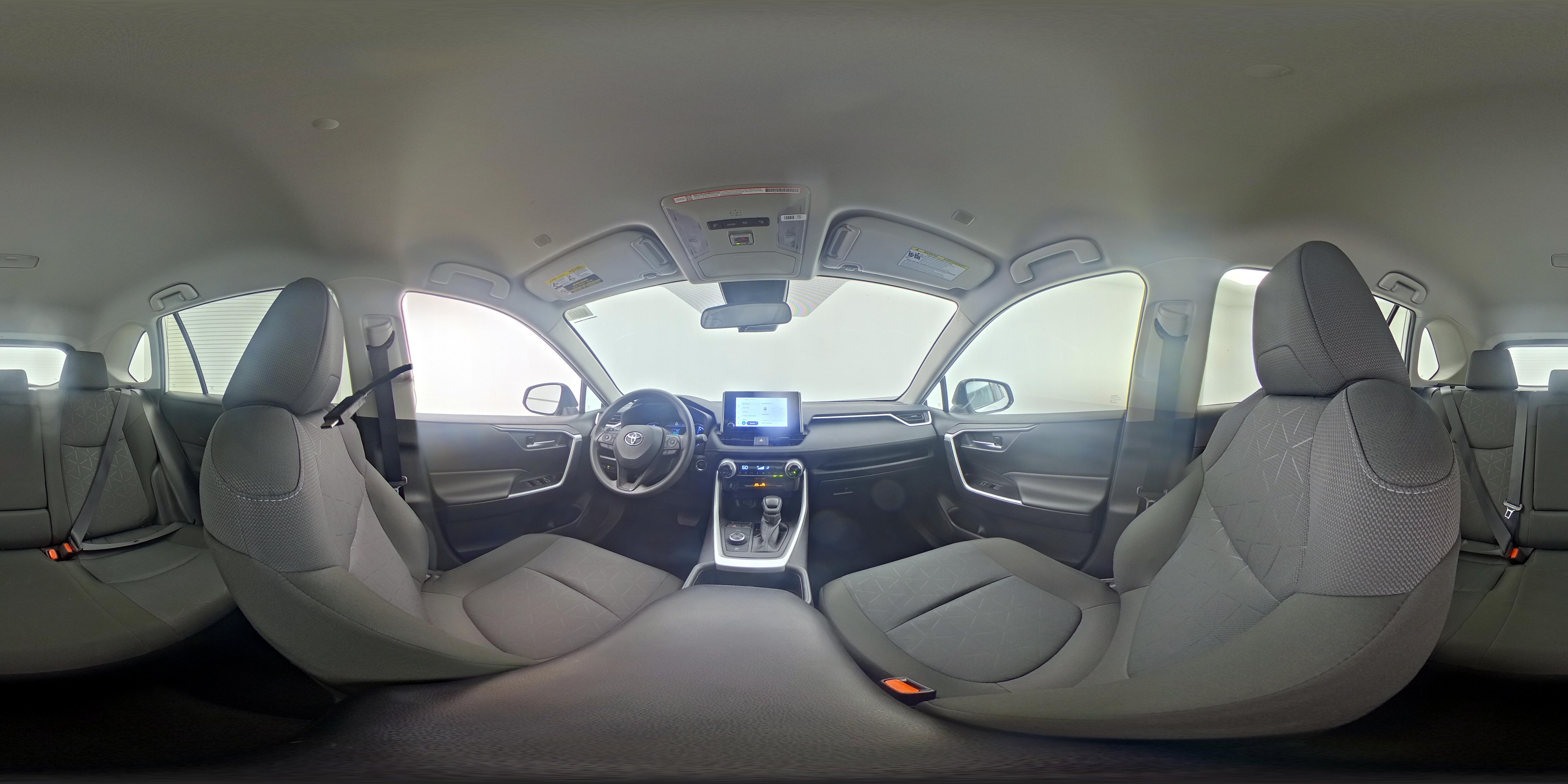 2025 Toyota RAV4 XLE - Photo 25