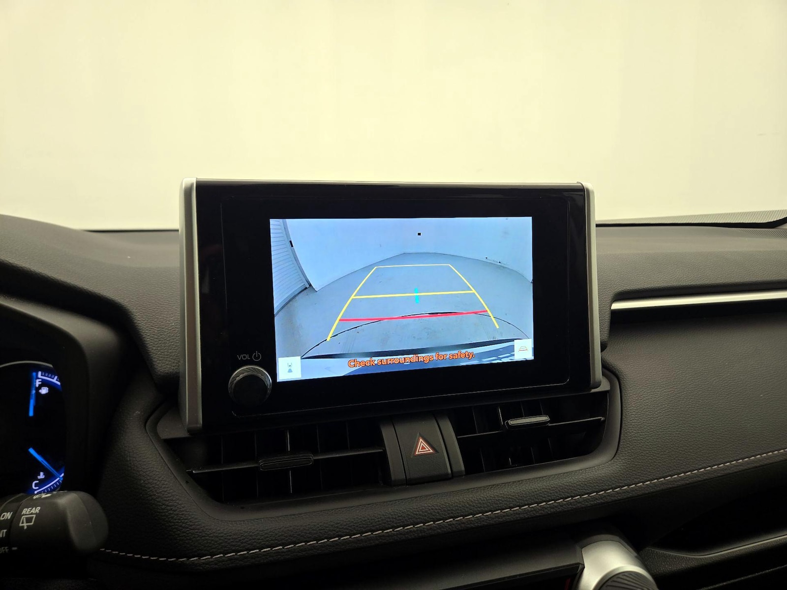 2025 Toyota RAV4 XLE - Photo 16