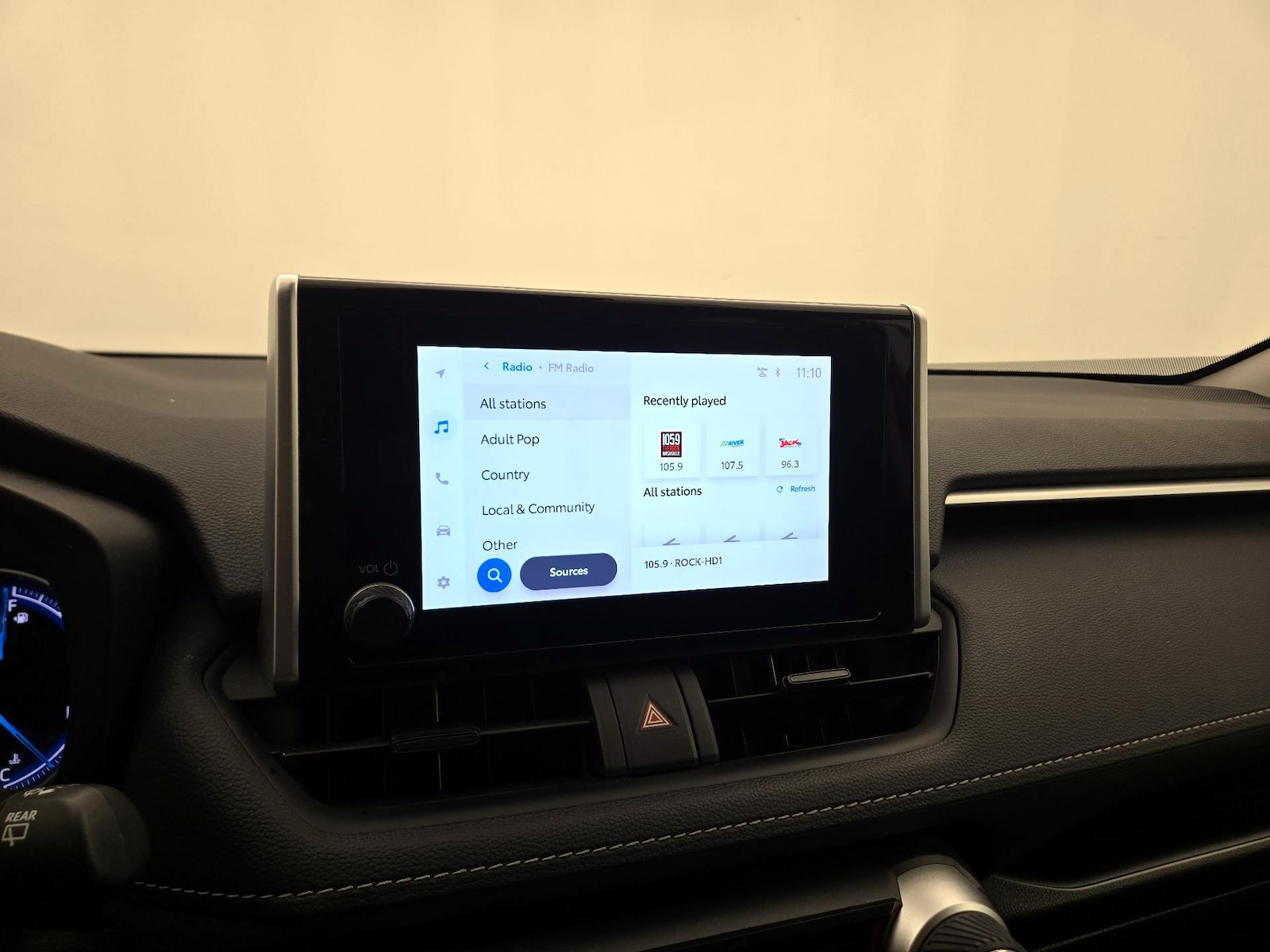 2025 Toyota RAV4 XLE - Photo 17