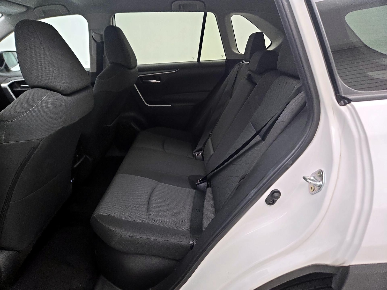 2025 Toyota RAV4 XLE - Photo 21