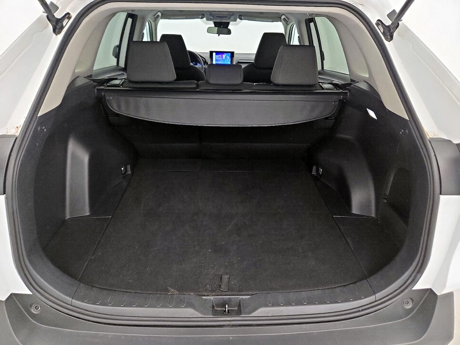 2025 Toyota RAV4 XLE - Photo 22