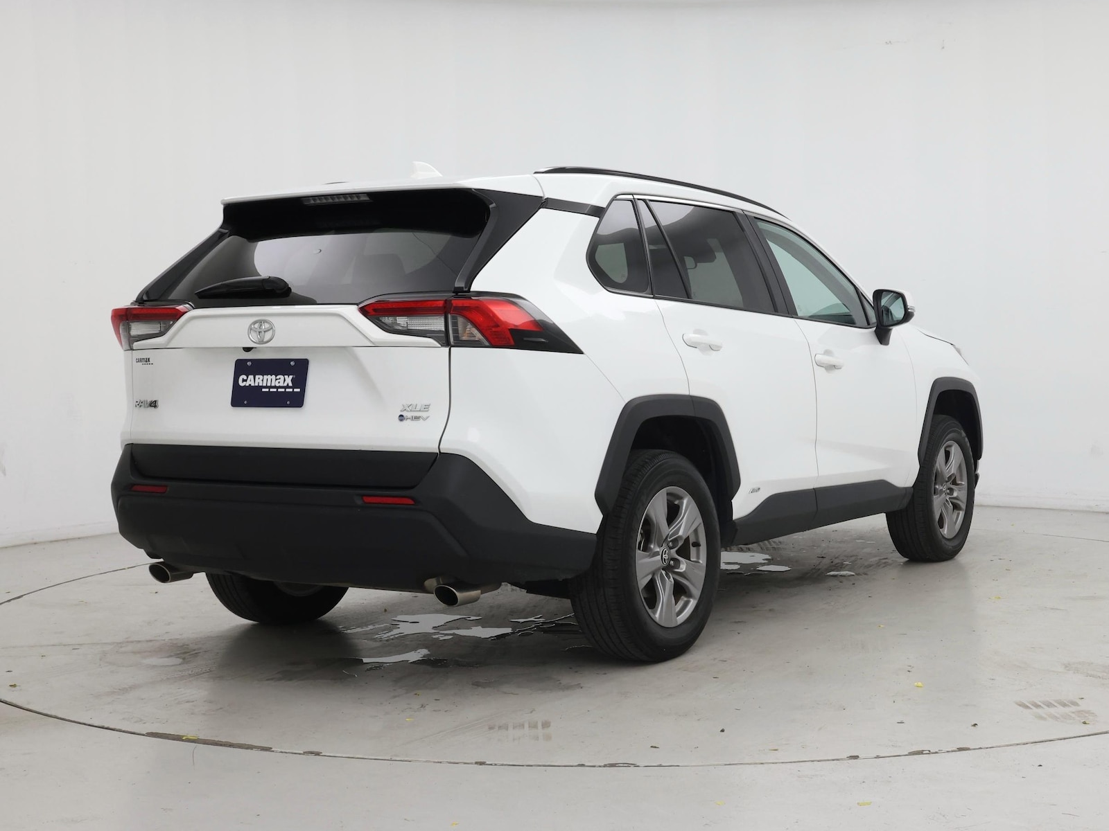 2025 Toyota RAV4 XLE - Photo 9