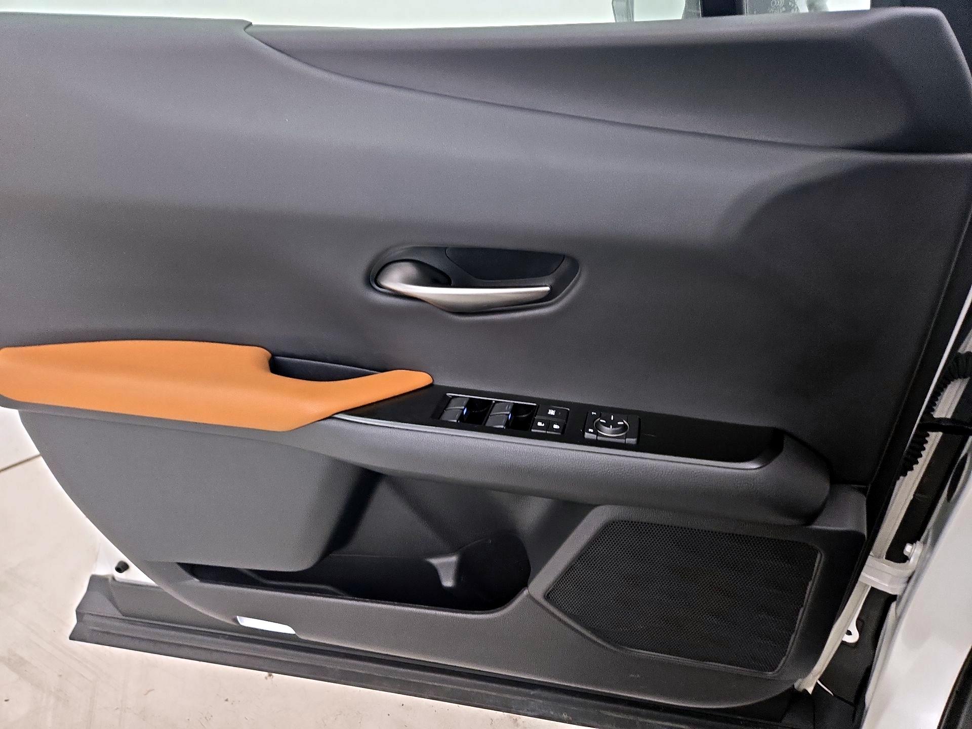 Thumbnail: 2021 Lexus UX - 12