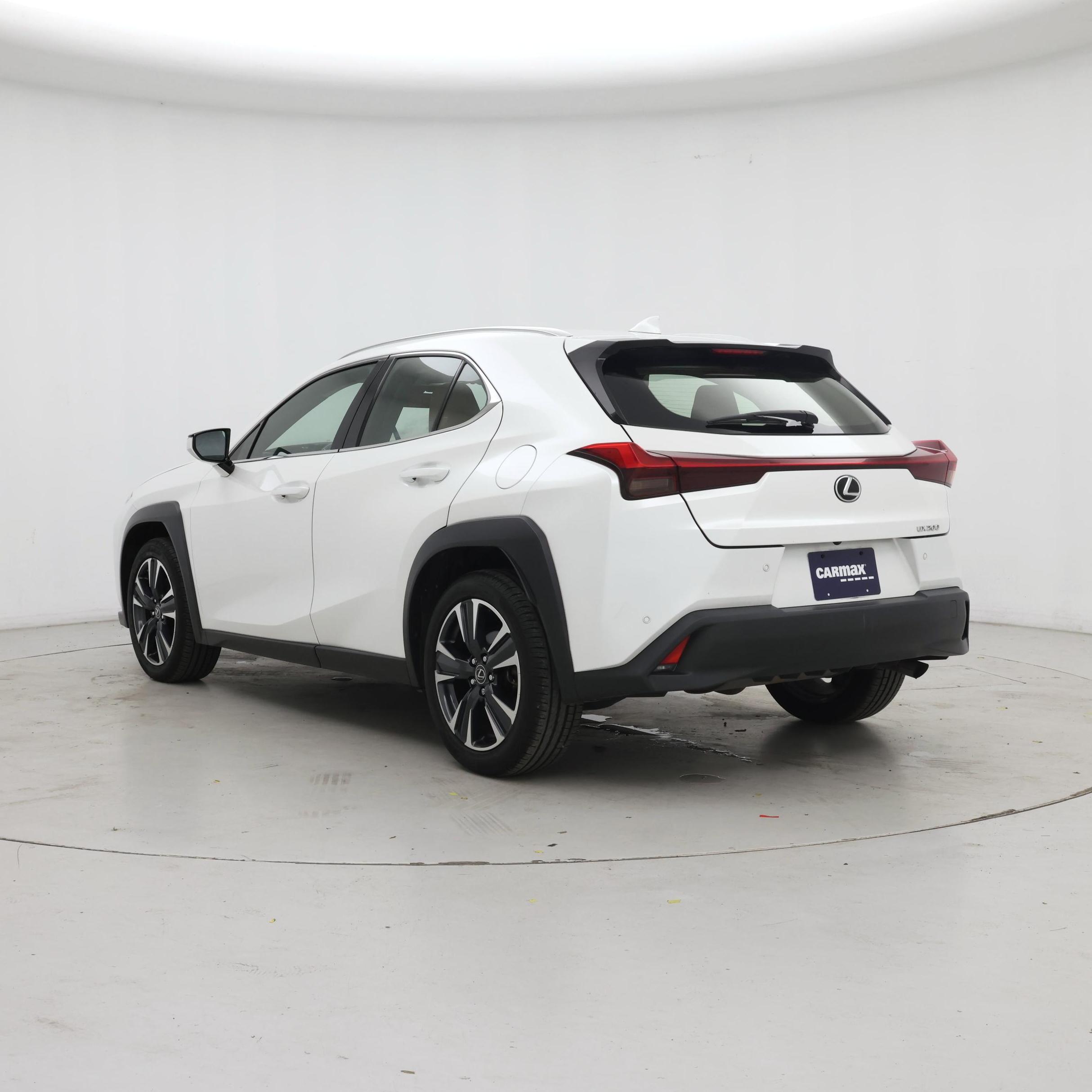 Thumbnail: 2021 Lexus UX - 2