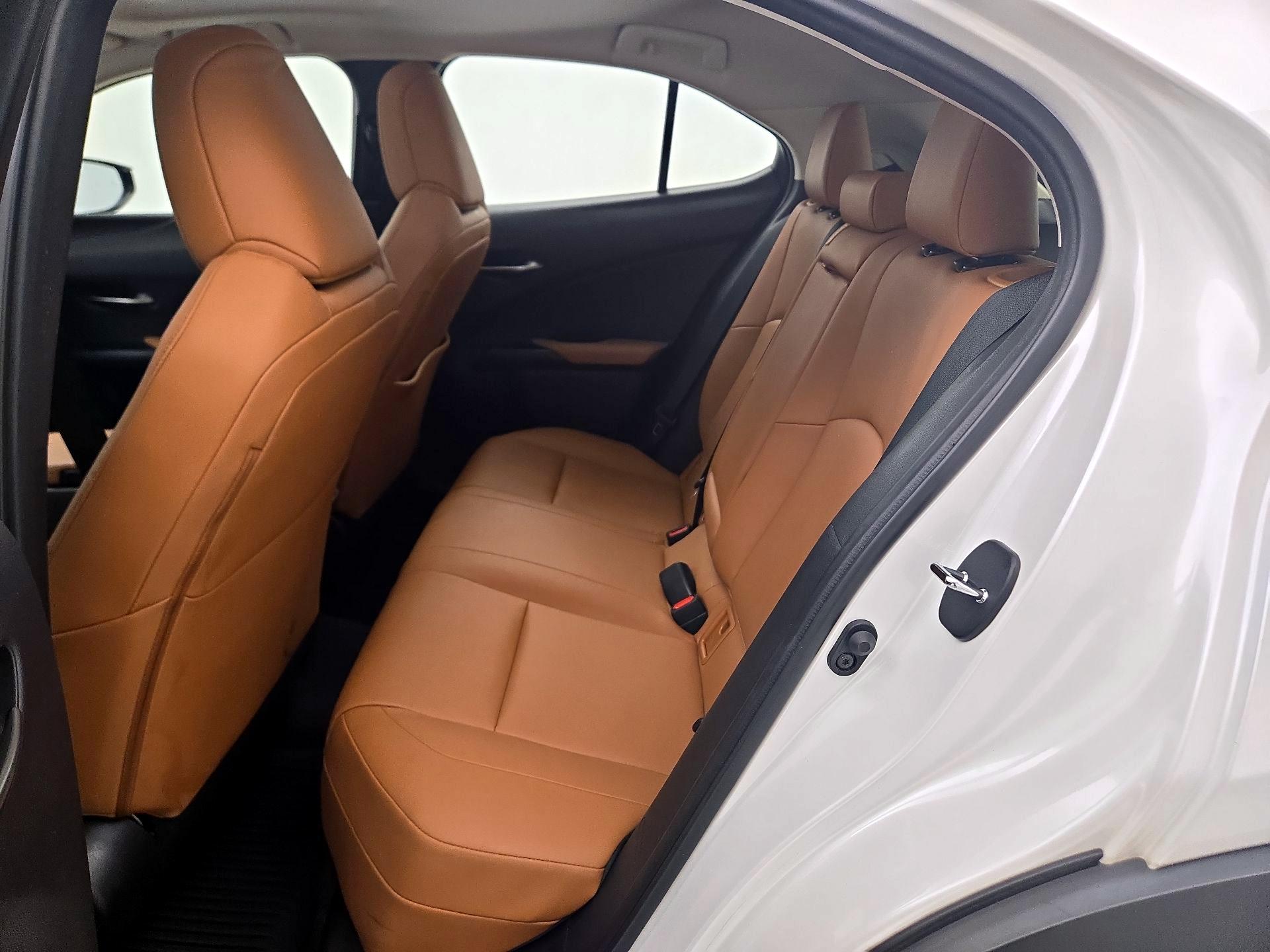 Thumbnail: 2021 Lexus UX - 20