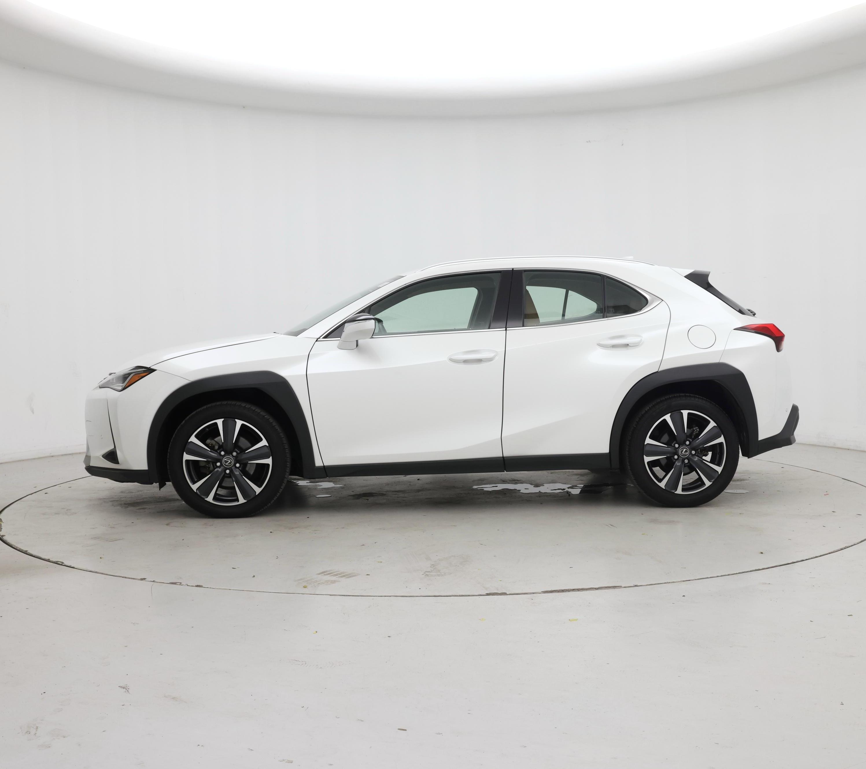 Thumbnail: 2021 Lexus UX - 3