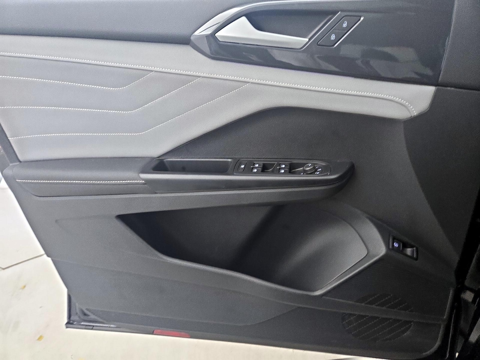 2024 Volkswagen Taos SEL - Photo 13