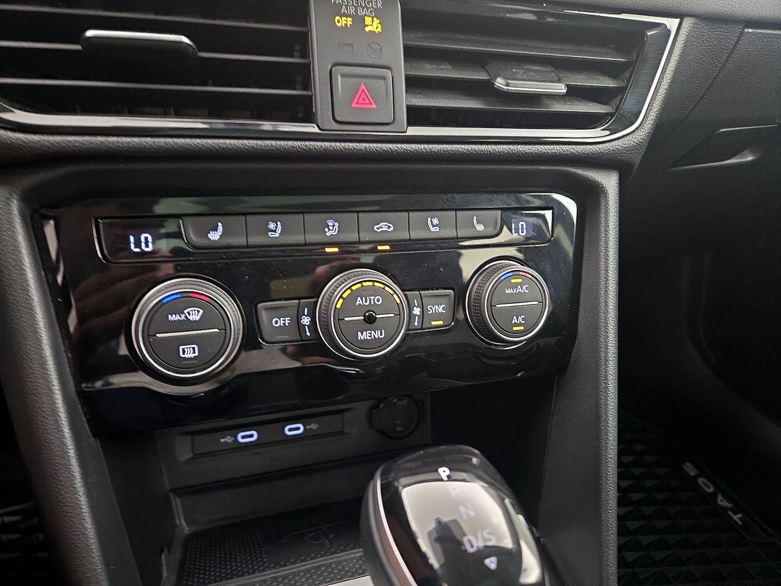 2024 Volkswagen Taos SEL - Photo 17