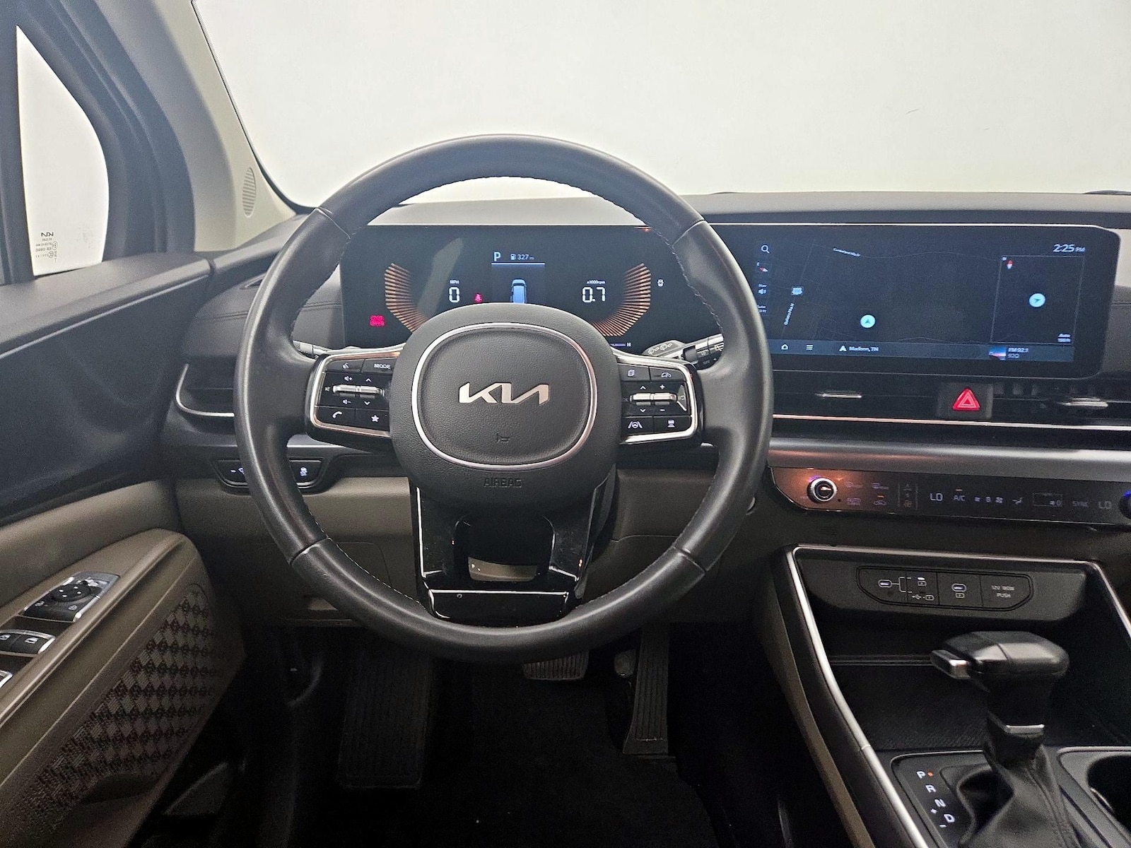 2025 Kia Carnival LXS - Photo 11