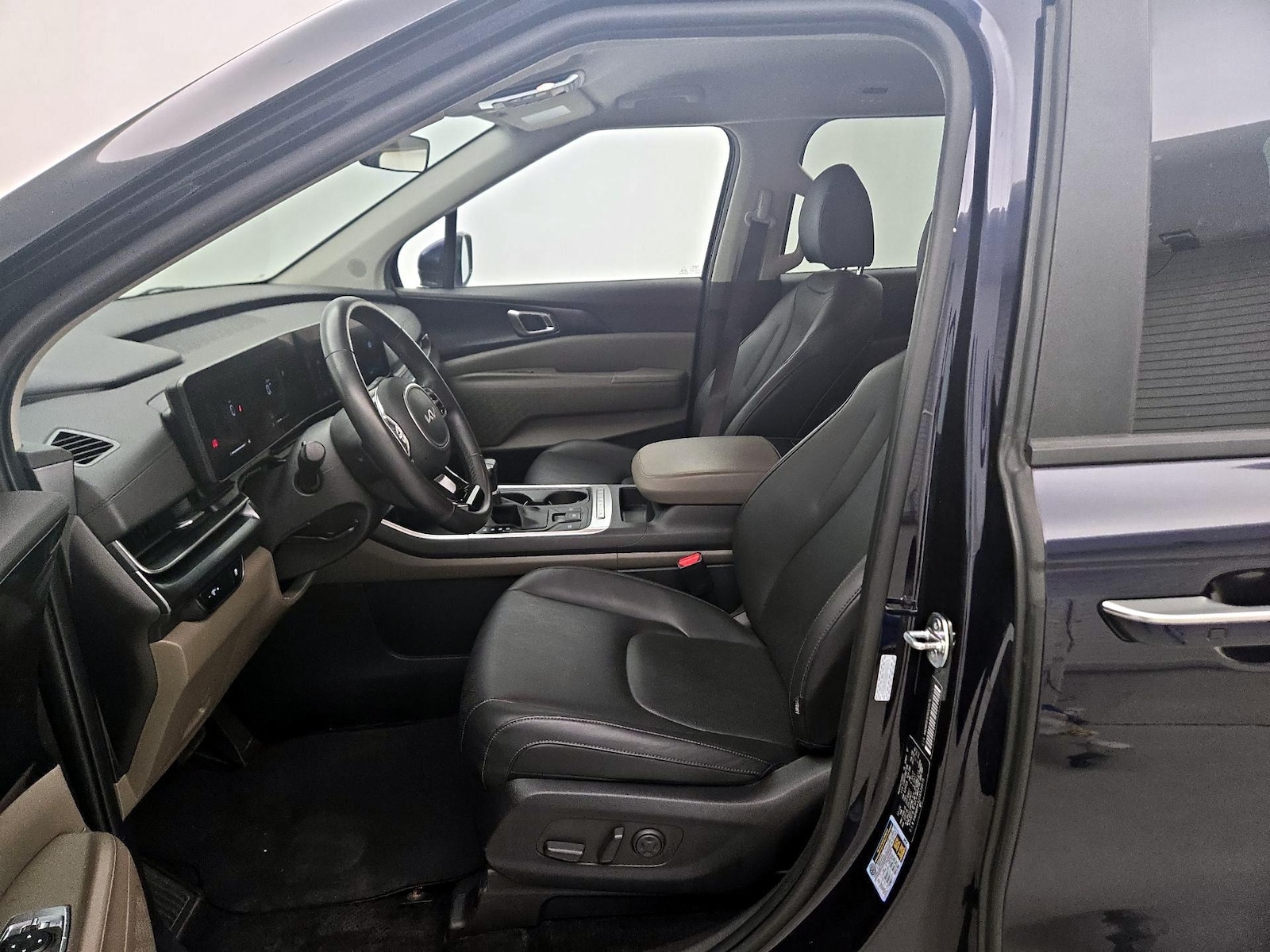 2025 Kia Carnival LXS - Photo 12