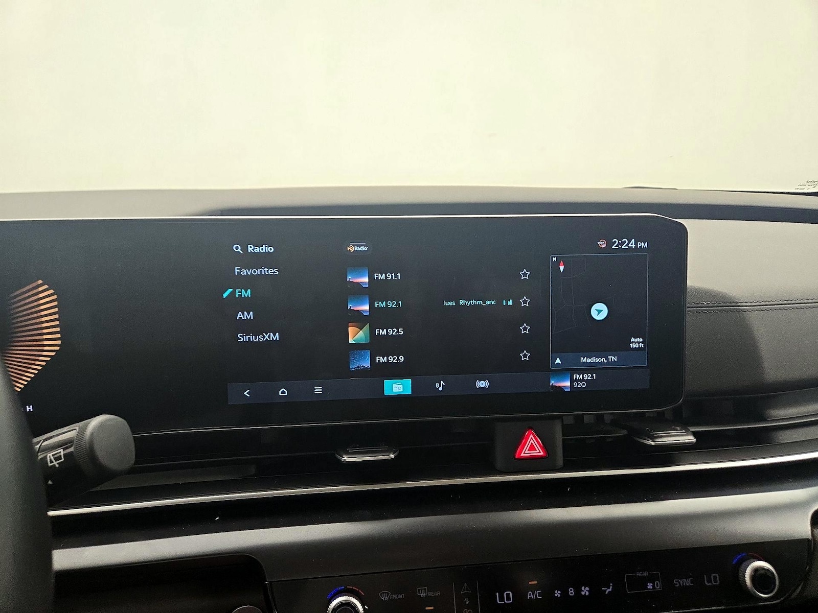 2025 Kia Carnival LXS - Photo 17