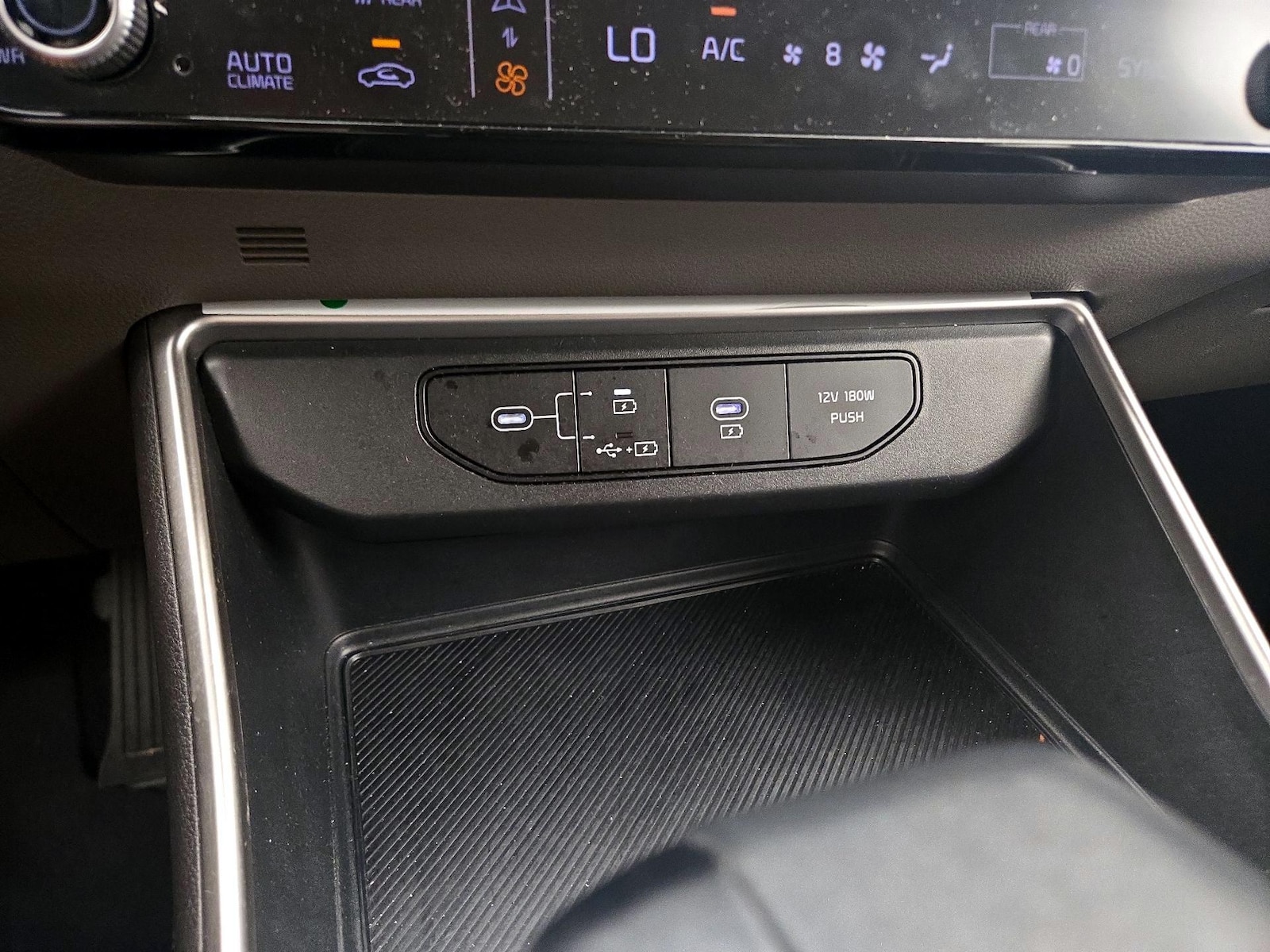 2025 Kia Carnival LXS - Photo 20