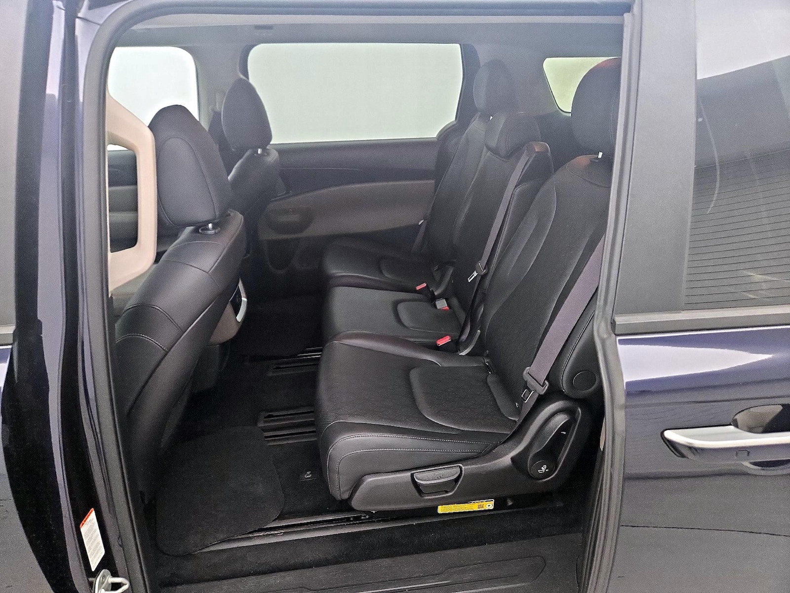 2025 Kia Carnival LXS - Photo 21