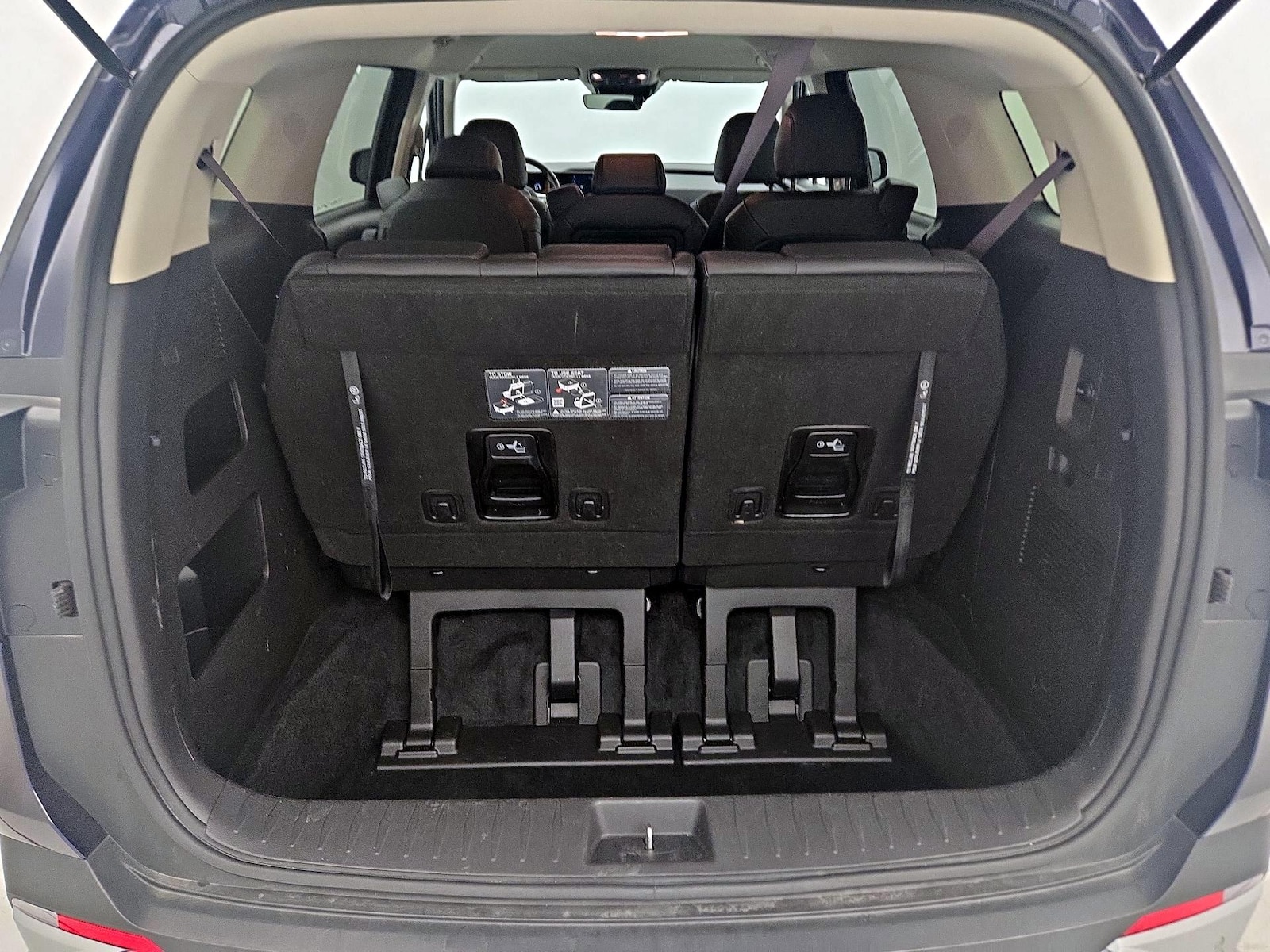 2025 Kia Carnival LXS - Photo 23